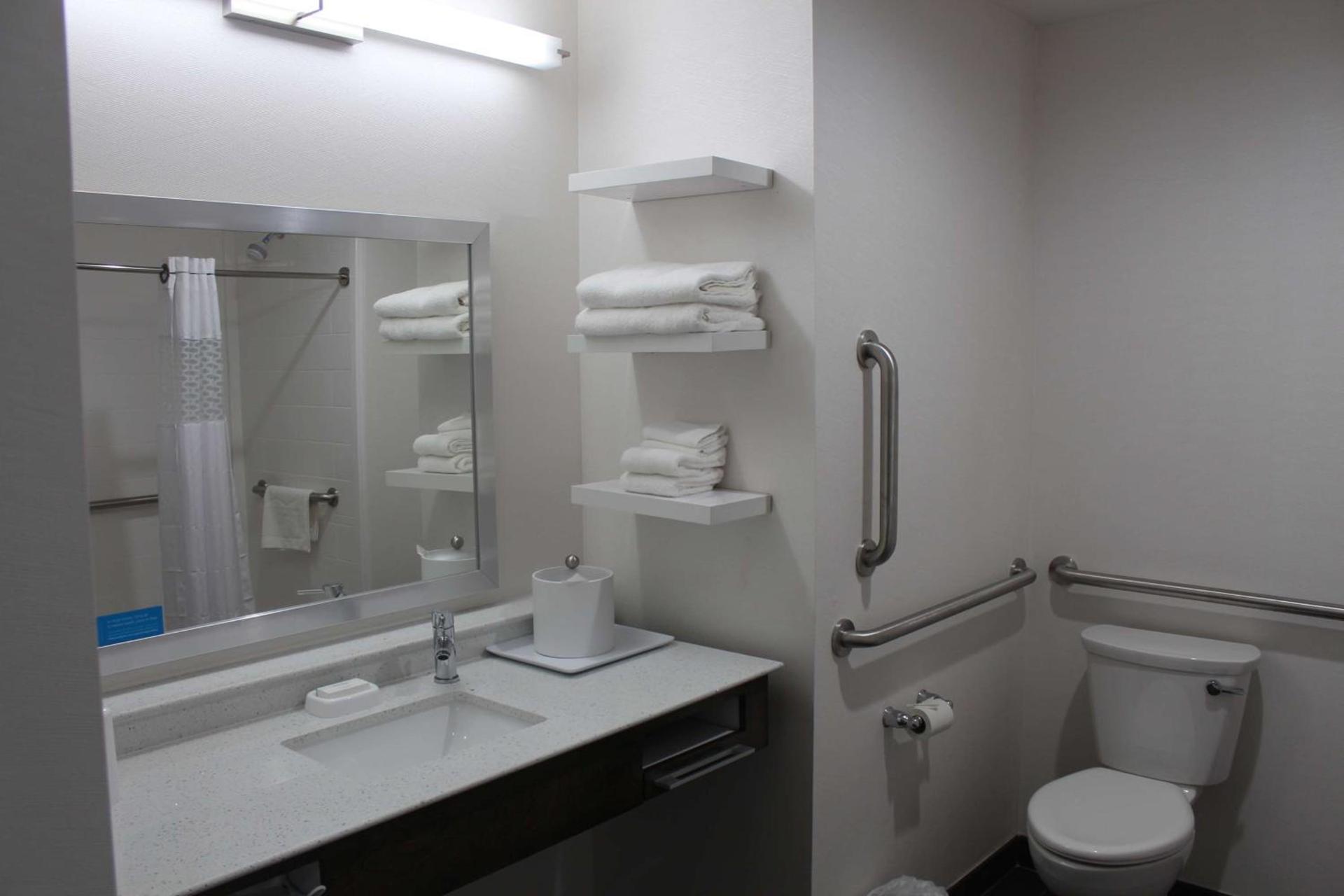 Hampton Inn & Suites Guthrie, OK photo 25