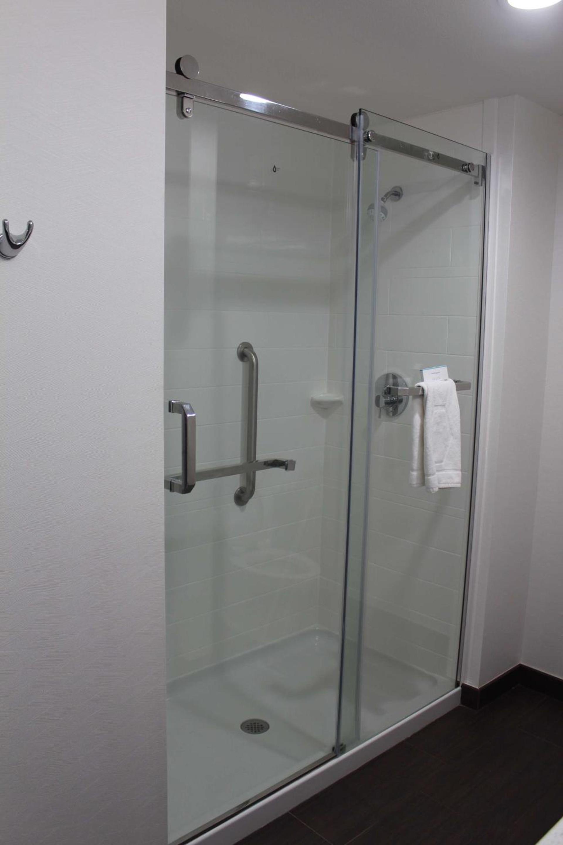 Hampton Inn & Suites Guthrie, OK photo 28