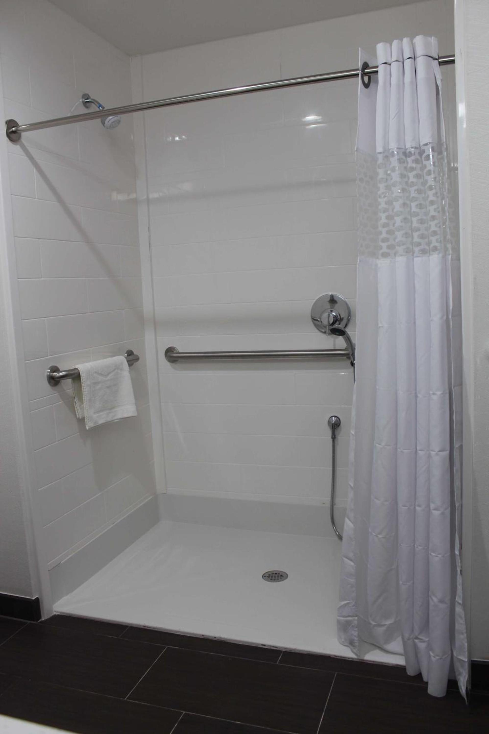 Hampton Inn & Suites Guthrie, OK photo 29
