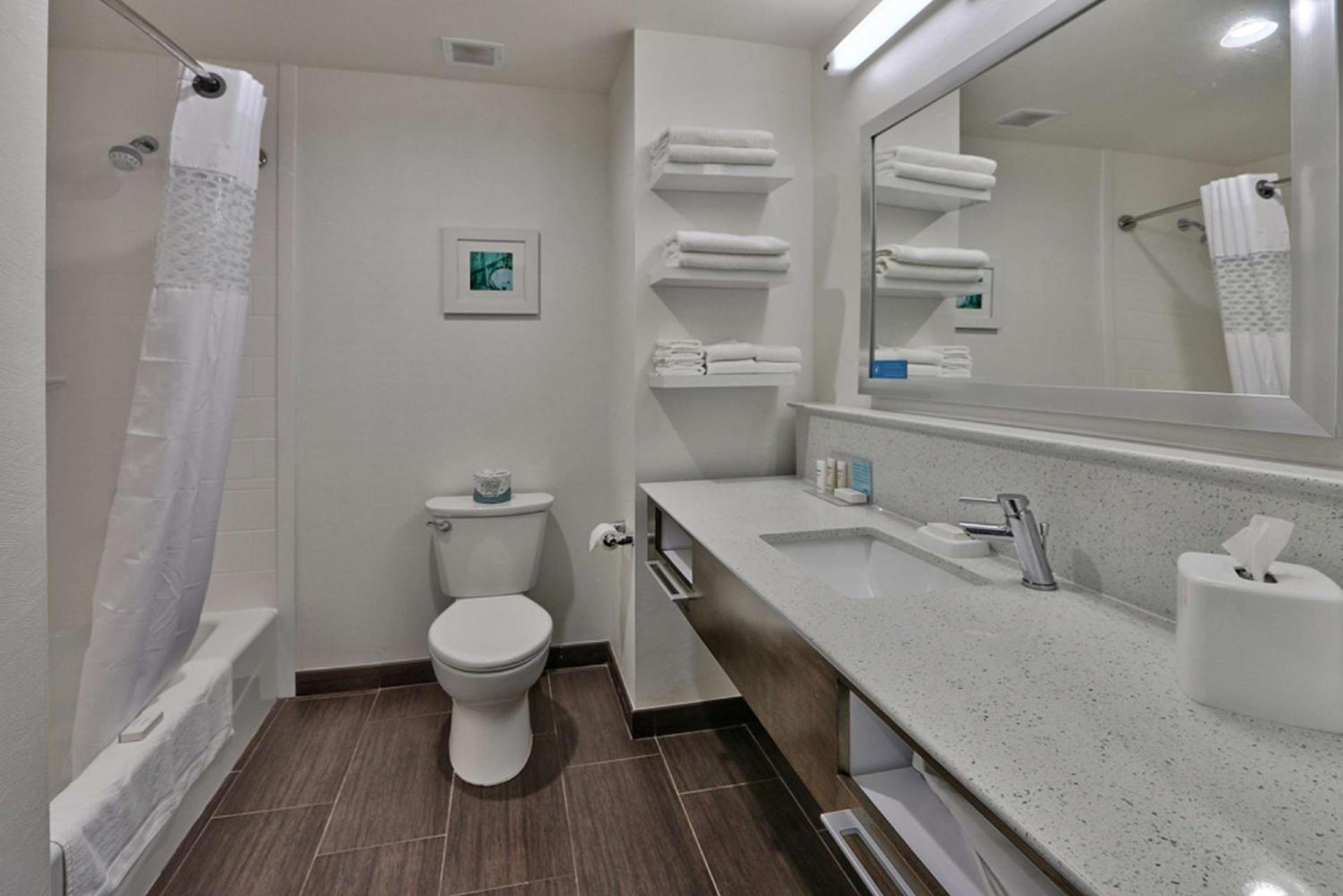 Hampton Inn & Suites Guthrie, OK photo 30