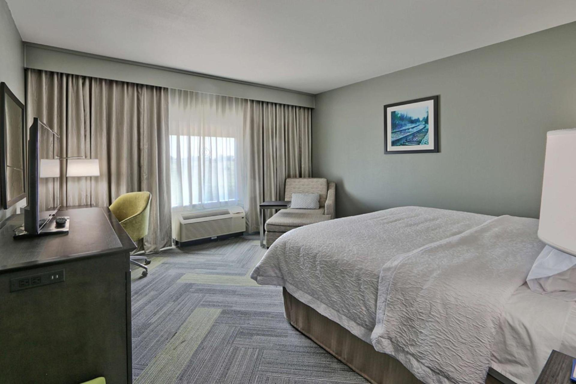 Hampton Inn & Suites Guthrie, OK photo 31