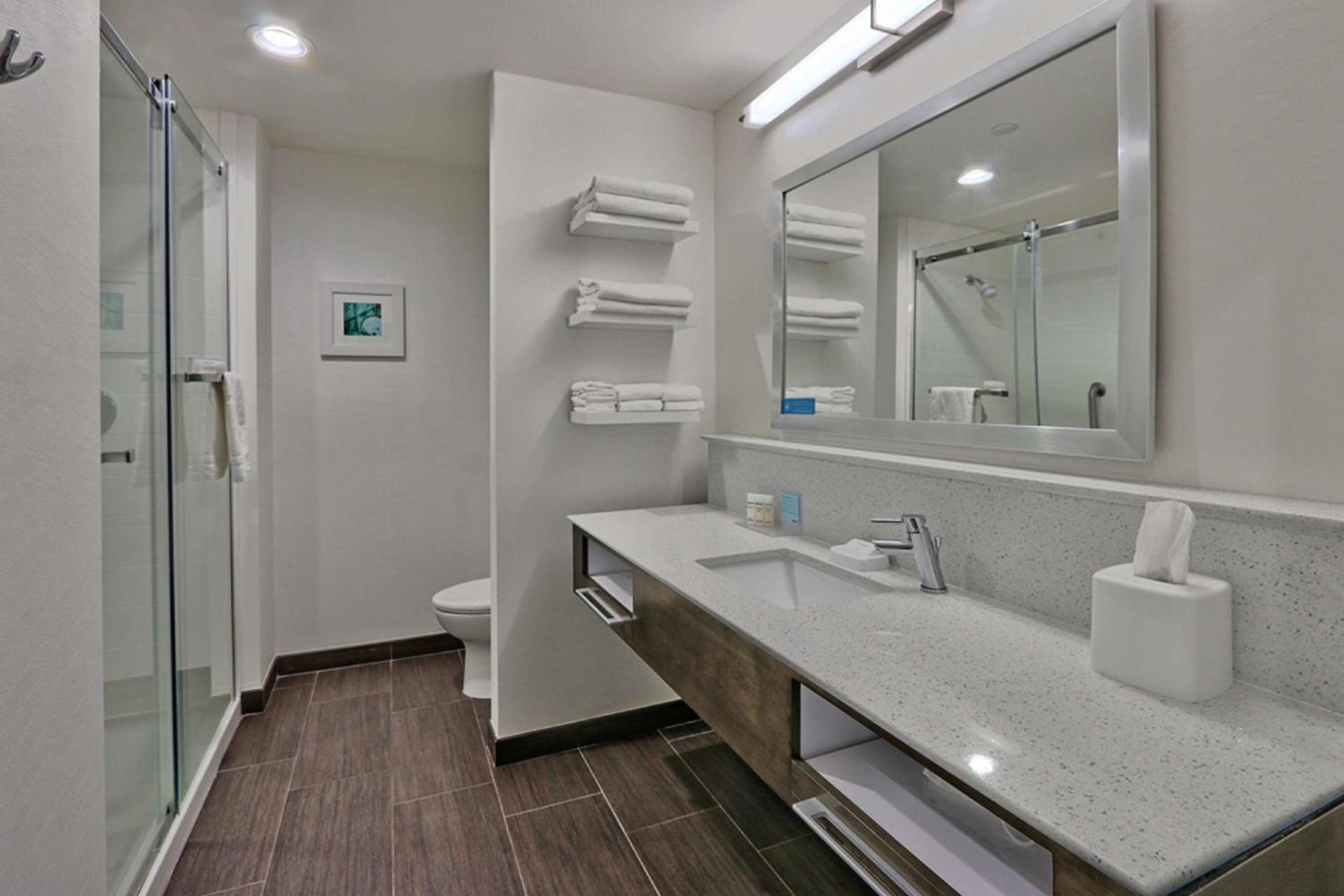 Hampton Inn & Suites Guthrie, OK photo 32