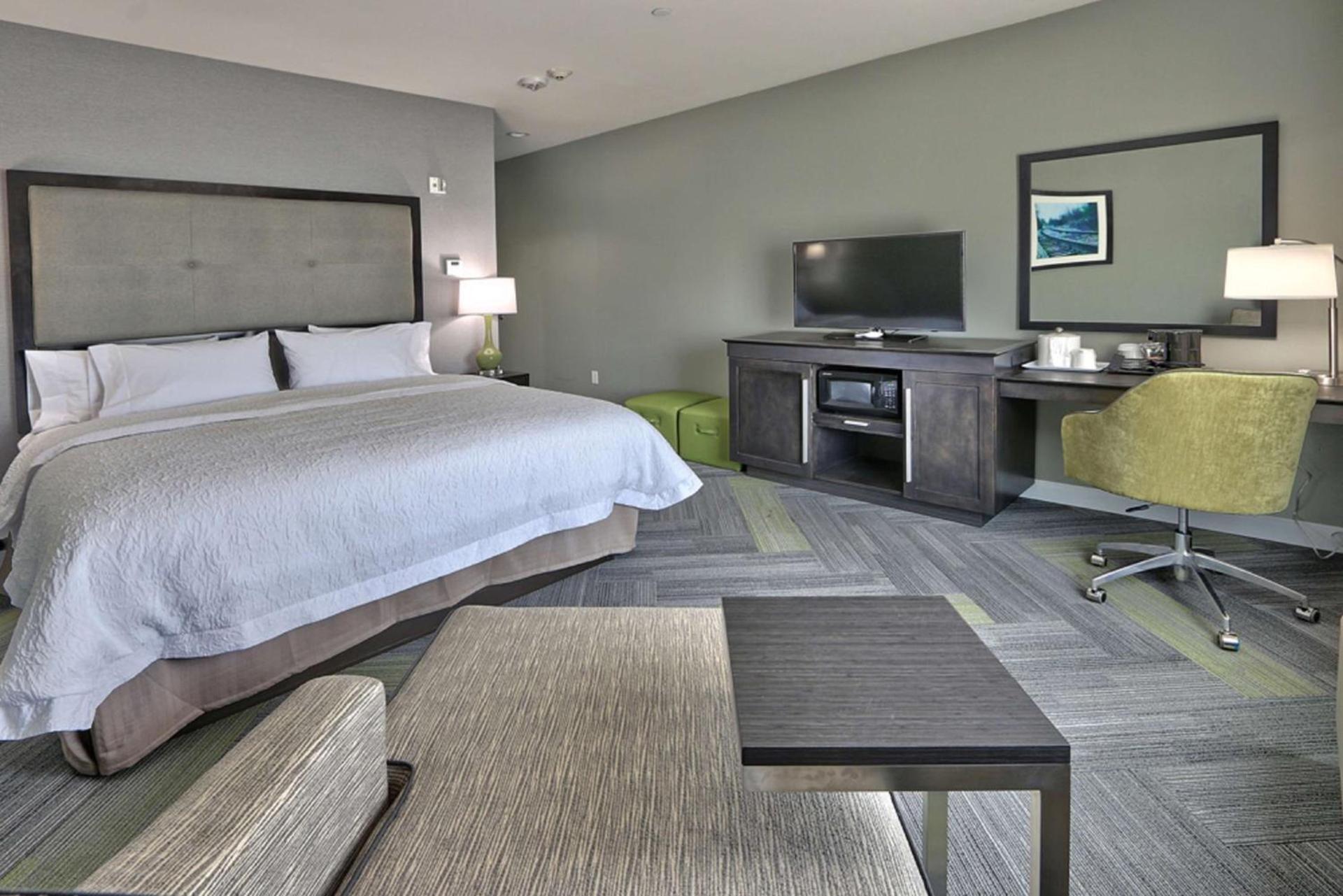 Hampton Inn & Suites Guthrie, OK photo 35