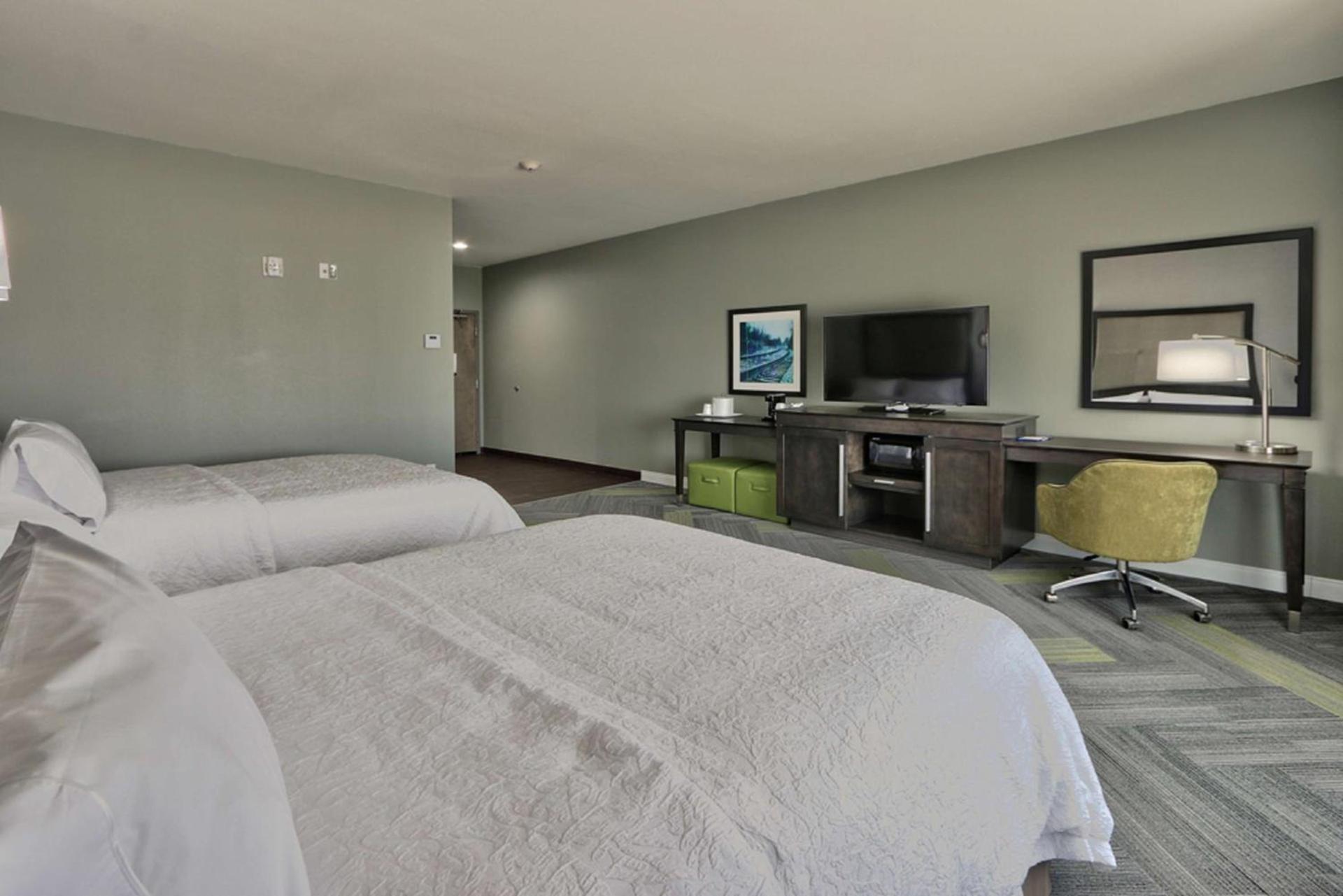 Hampton Inn & Suites Guthrie, OK photo 39