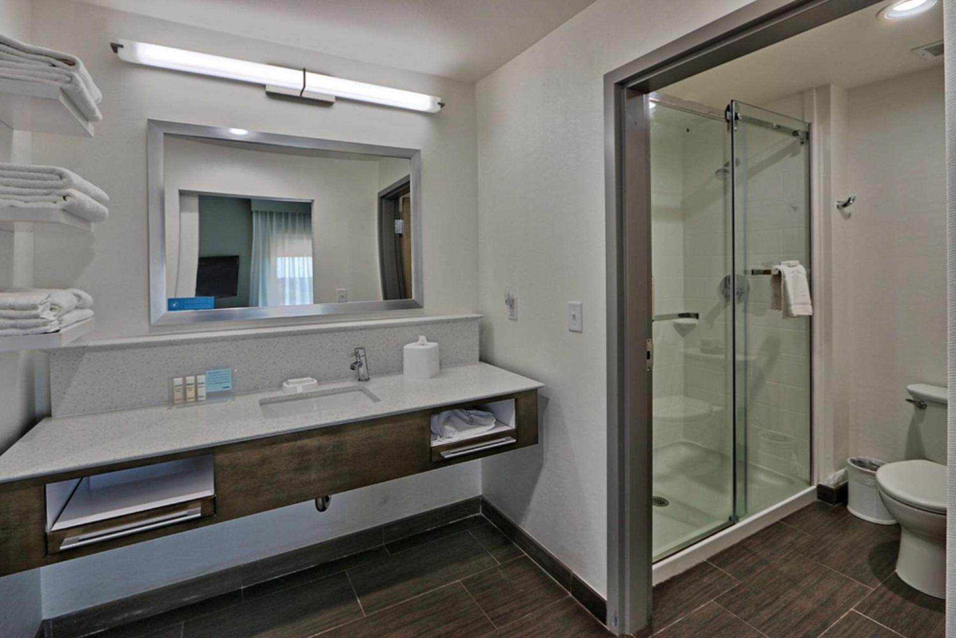 Hampton Inn & Suites Guthrie, OK photo 41