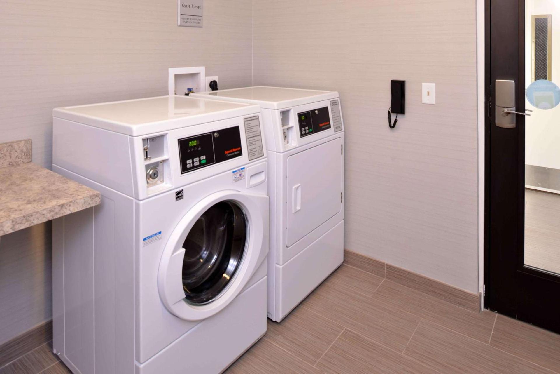 Hampton Inn & Suites Albany-East Greenbush, NY photo 35