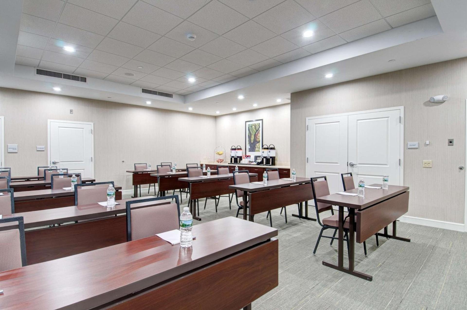 Hampton Inn Boston - Westborough photo 36