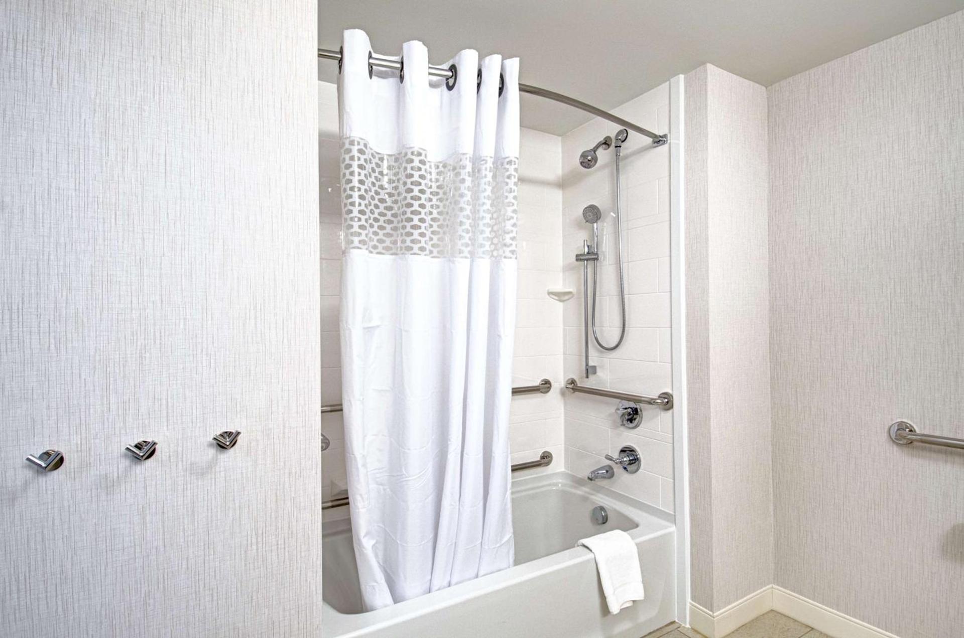 Hampton Inn Boston - Westborough photo 34