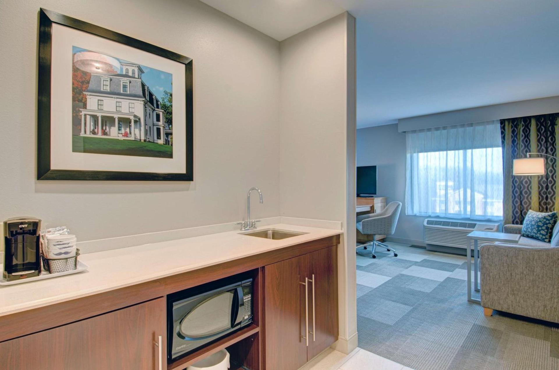 Hampton Inn Boston - Westborough photo 39