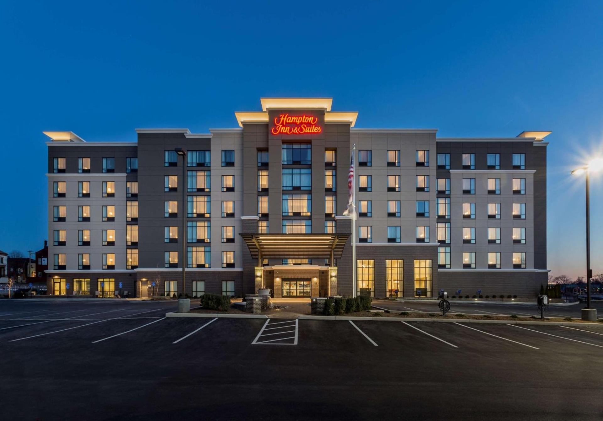 Hampton Inn & Suites Newport/Cincinnati, KY — hotel in Newport
