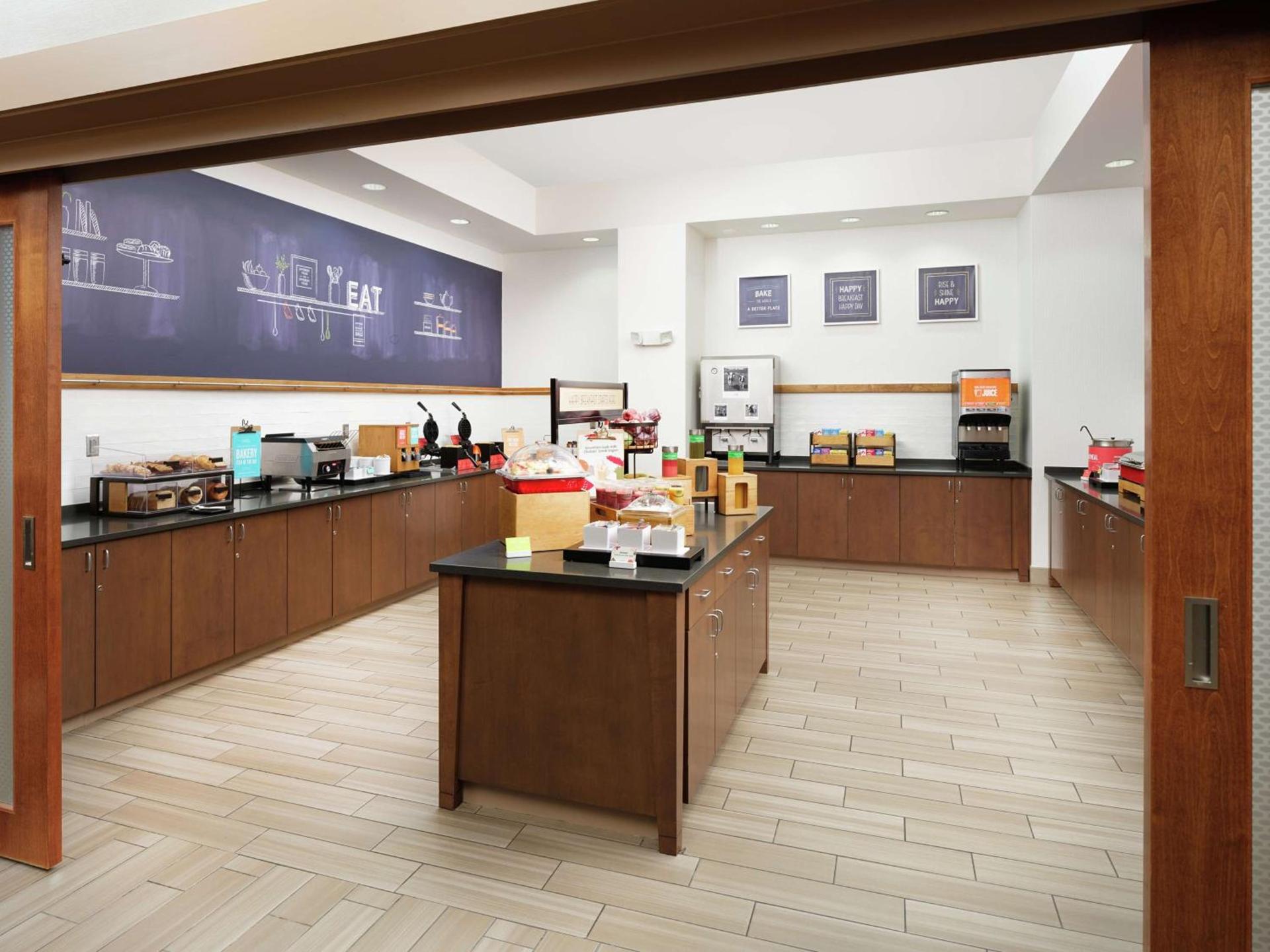 Hampton Inn Wilmington Downtown photo 13