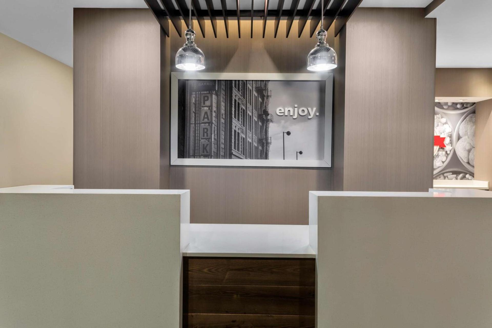 Hampton Inn & Suites Los Angeles/Hollywood, CA photo 3