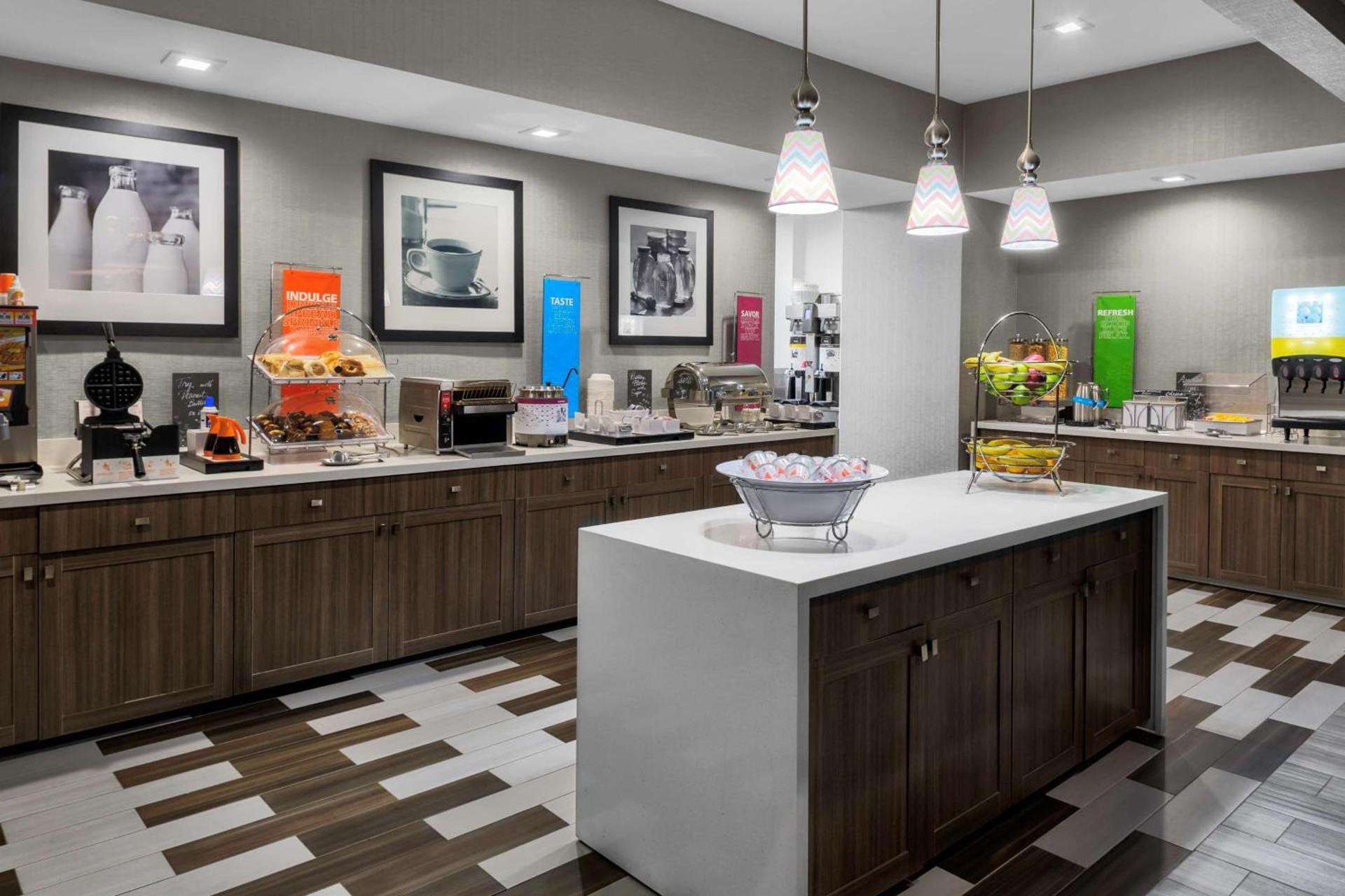Hampton Inn & Suites Los Angeles/Hollywood, CA photo 7