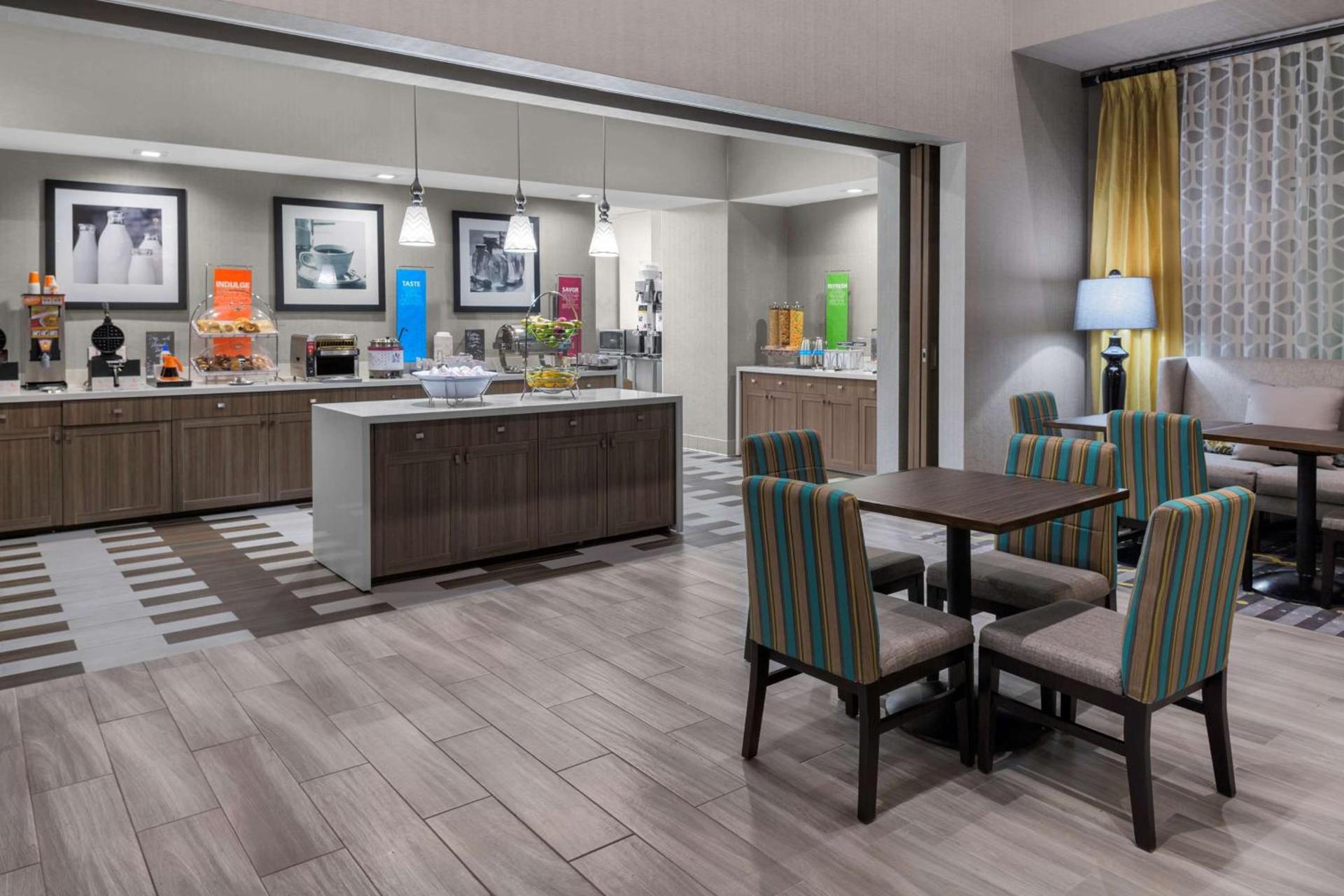 Hampton Inn & Suites Los Angeles/Hollywood, CA photo 9