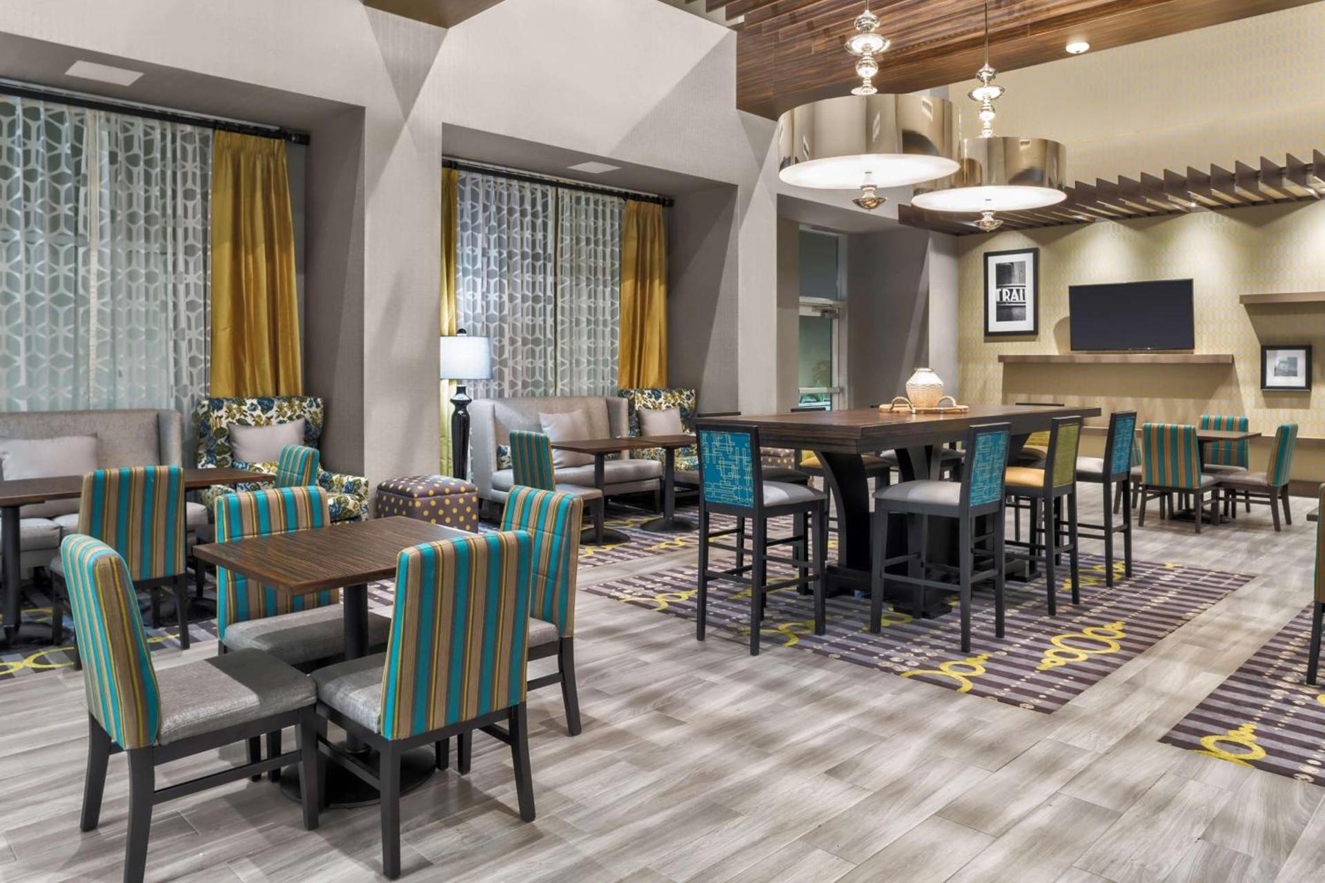 Hampton Inn & Suites Los Angeles/Hollywood, CA photo 11