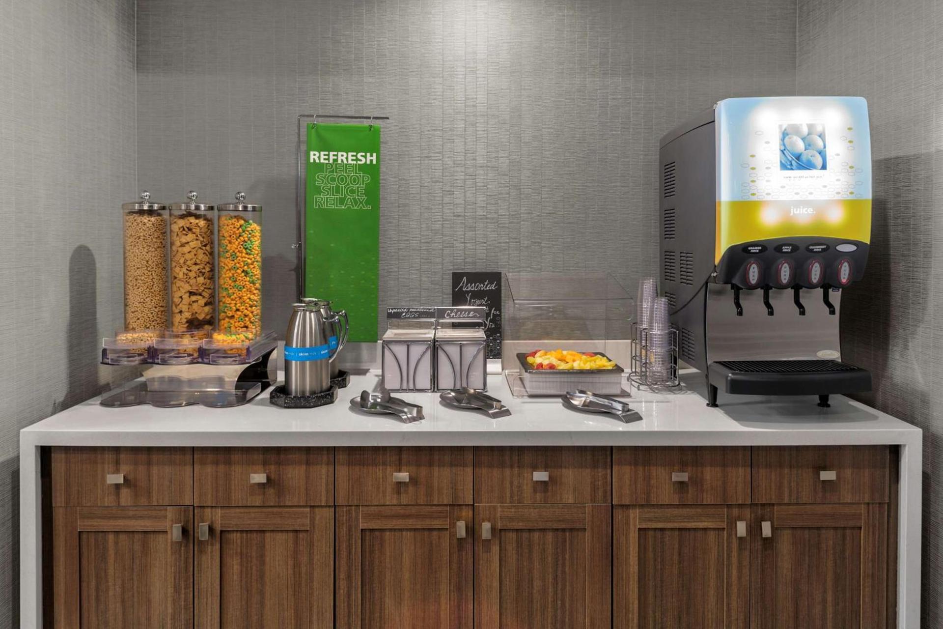 Hampton Inn & Suites Los Angeles/Hollywood, CA photo 13