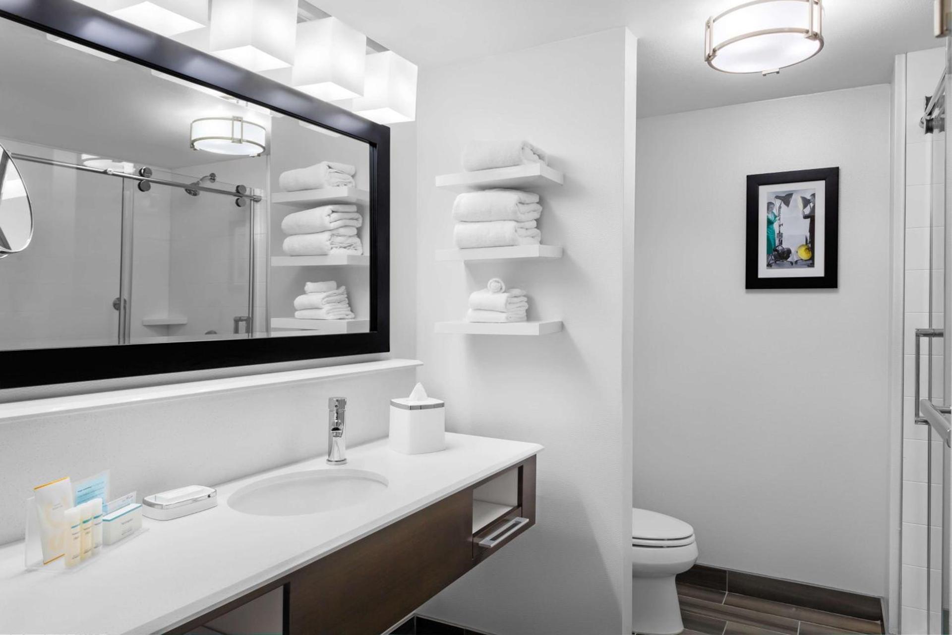 Hampton Inn & Suites Los Angeles/Hollywood, CA photo 17