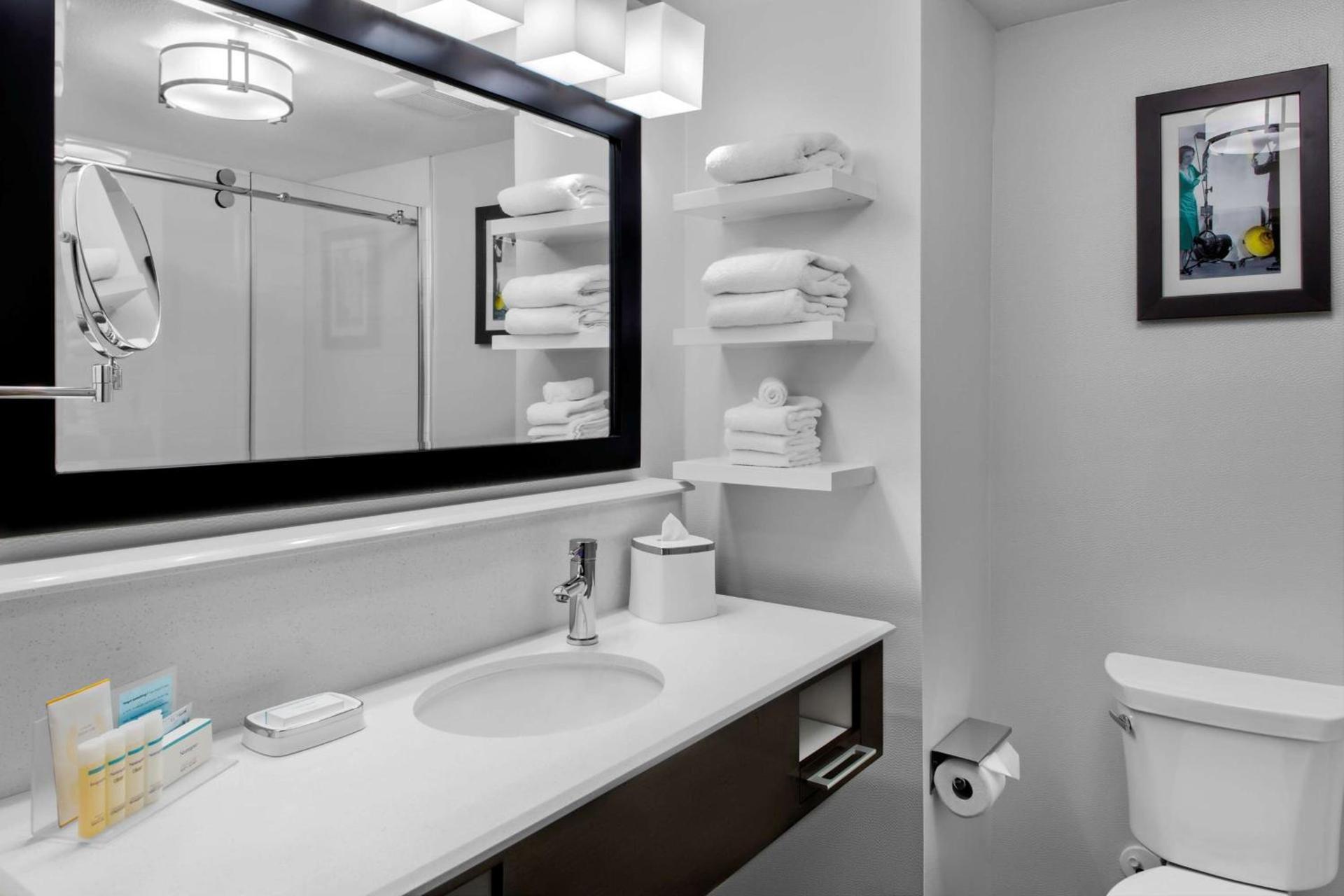 Hampton Inn & Suites Los Angeles/Hollywood, CA photo 19