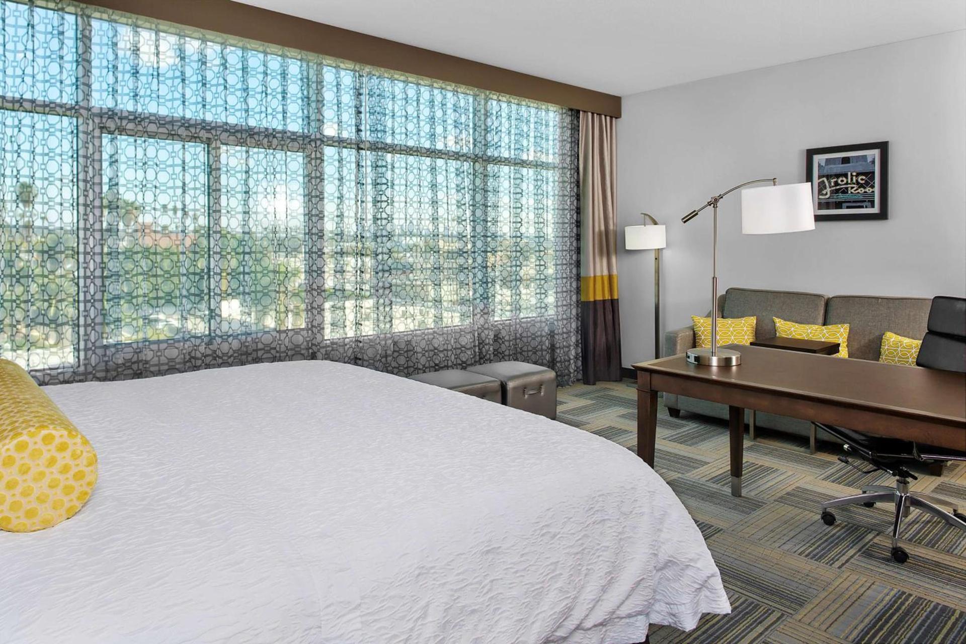 Hampton Inn & Suites Los Angeles/Hollywood, CA photo 21