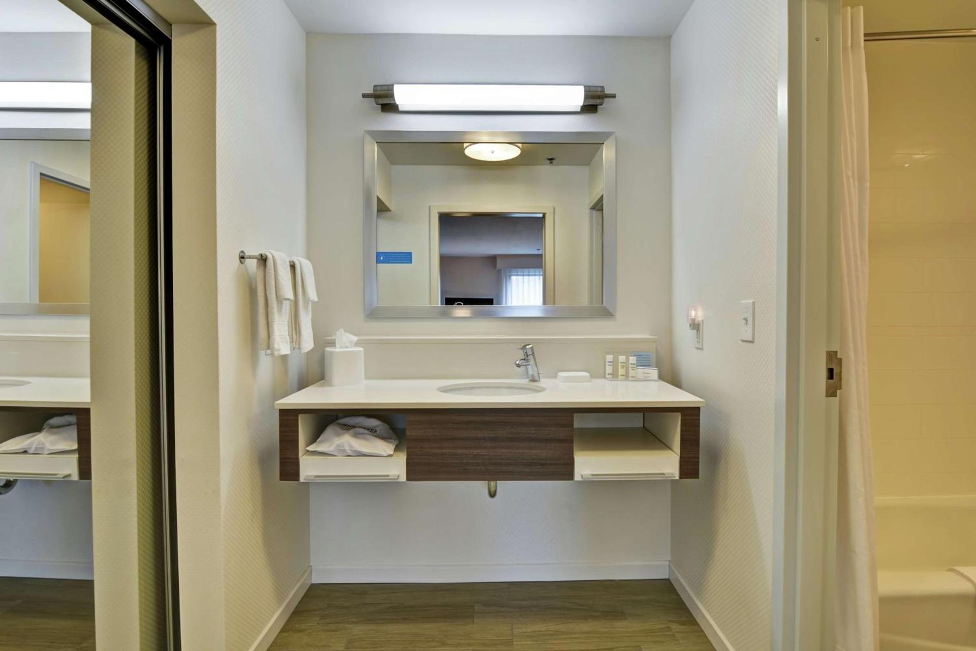 Hampton Inn Suites Ashland, Ohio photo 27