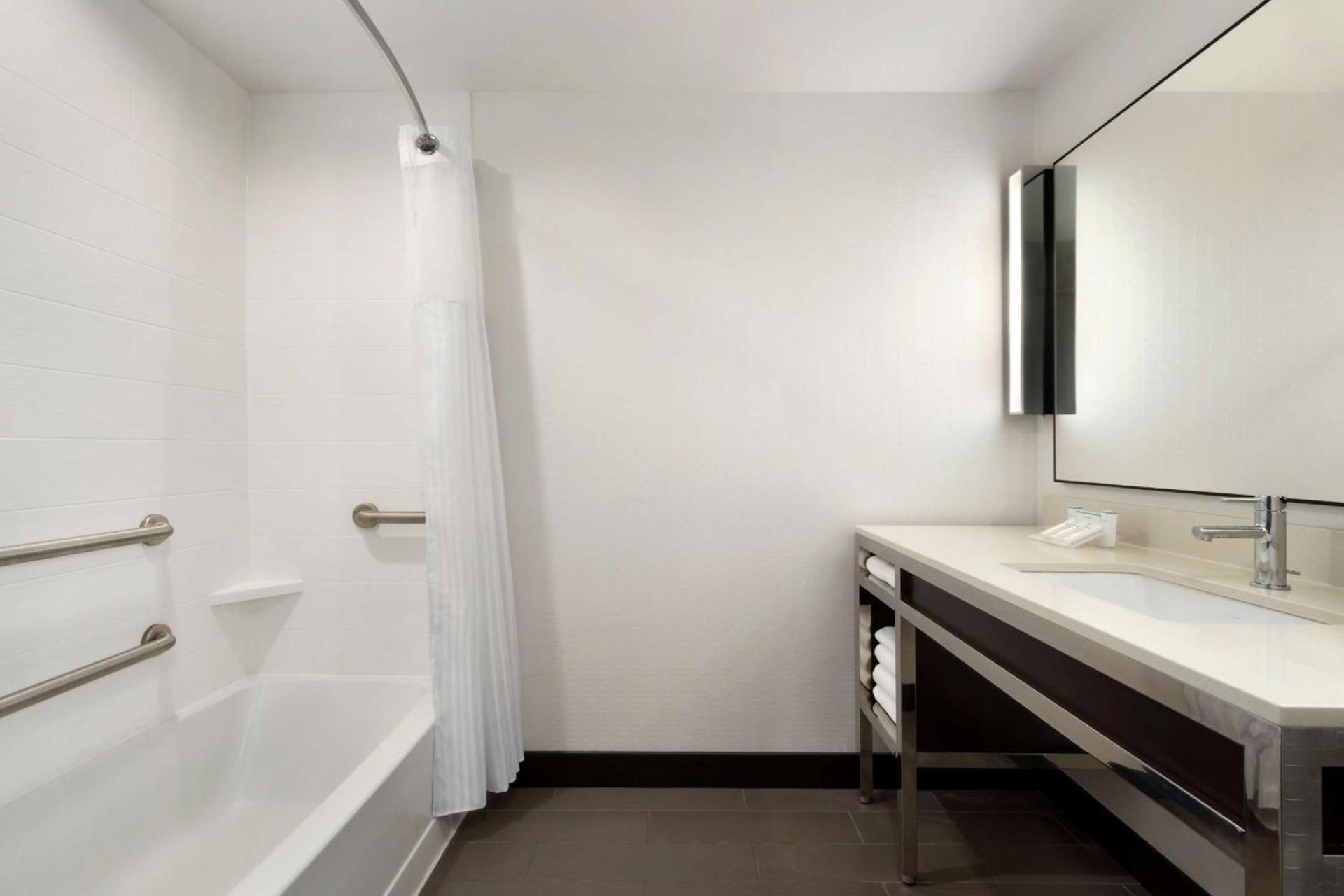 Hilton Garden Inn Medford photo 22