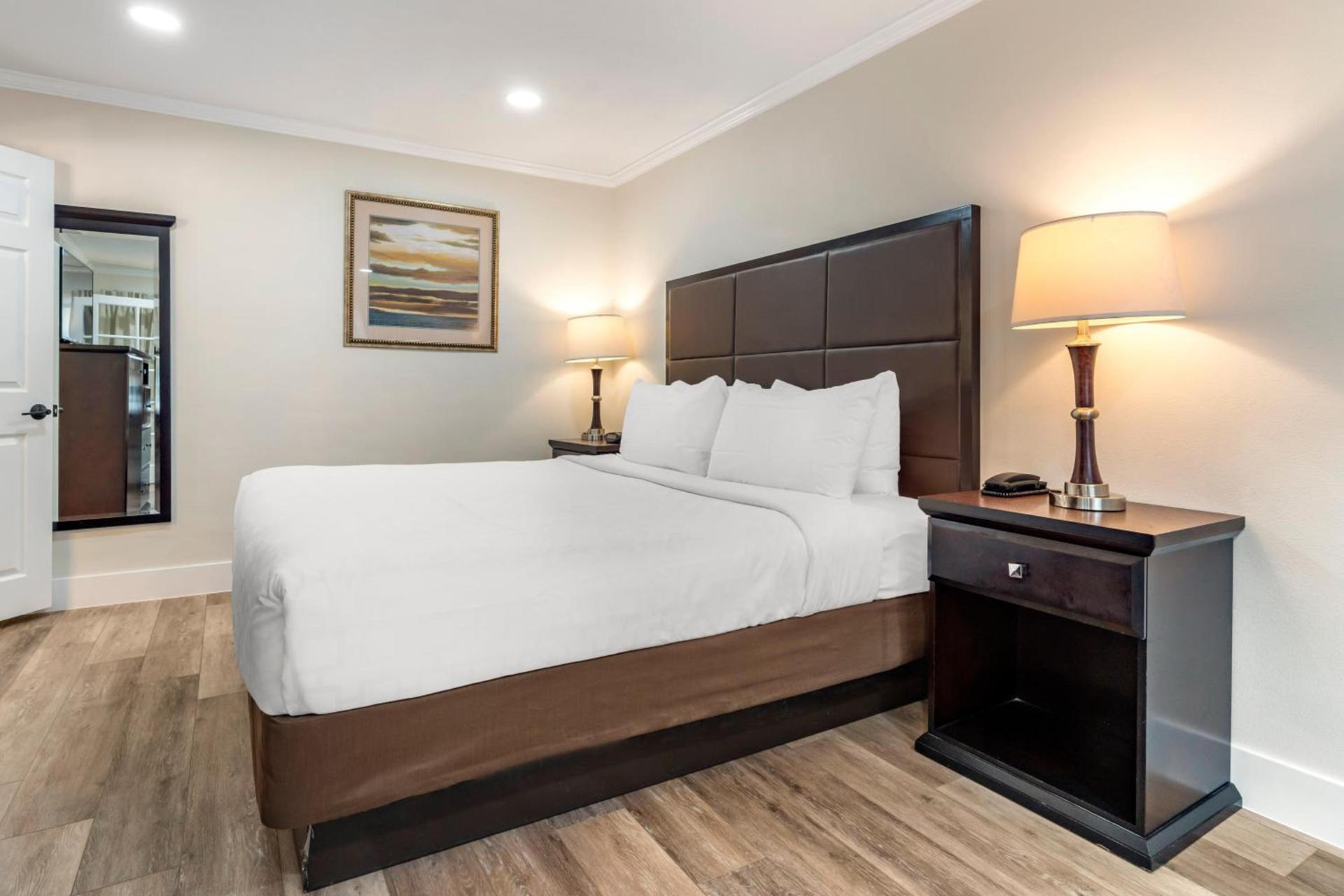 Best Western Carmel's Town House Lodge photo 40