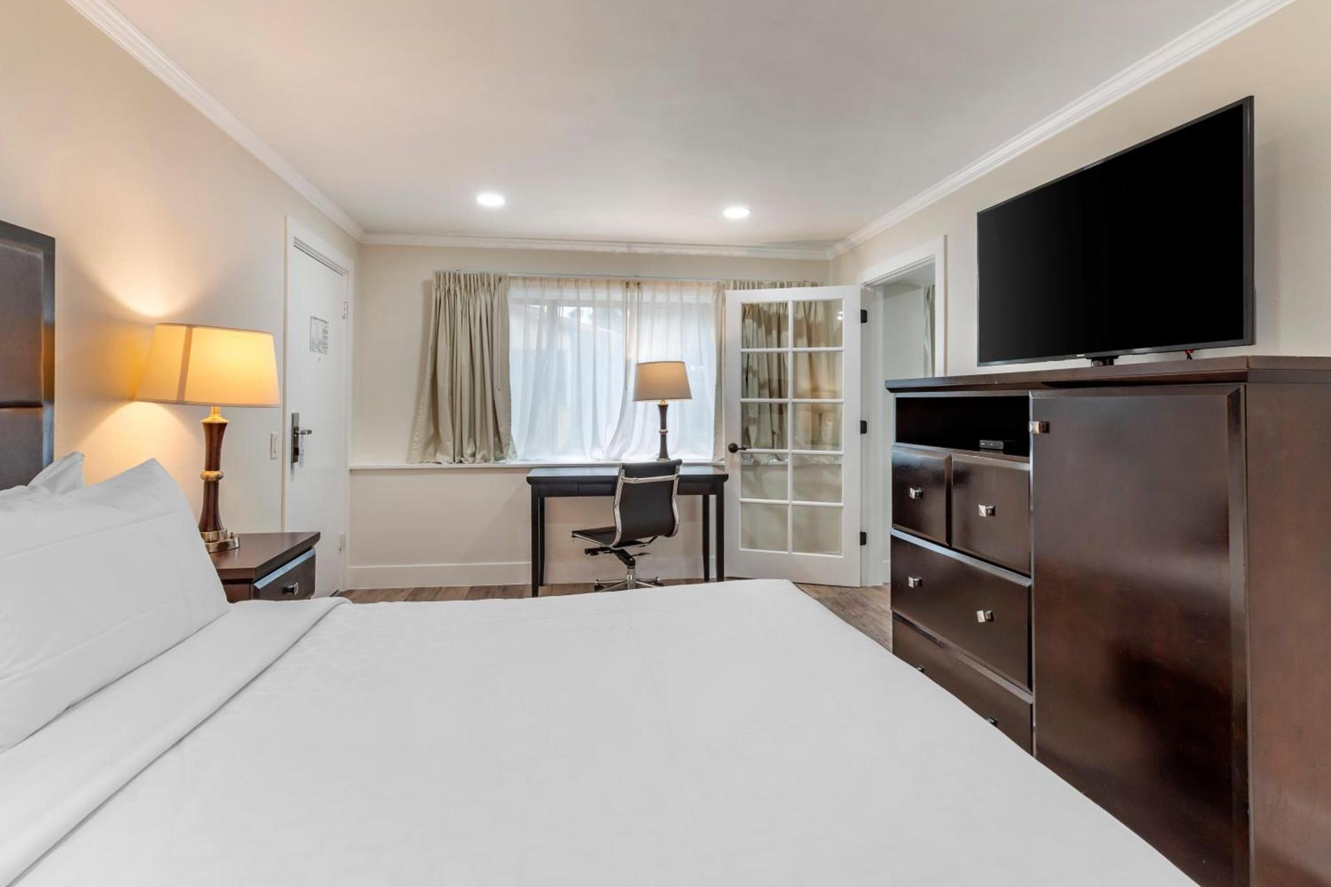 Best Western Carmel's Town House Lodge photo 42
