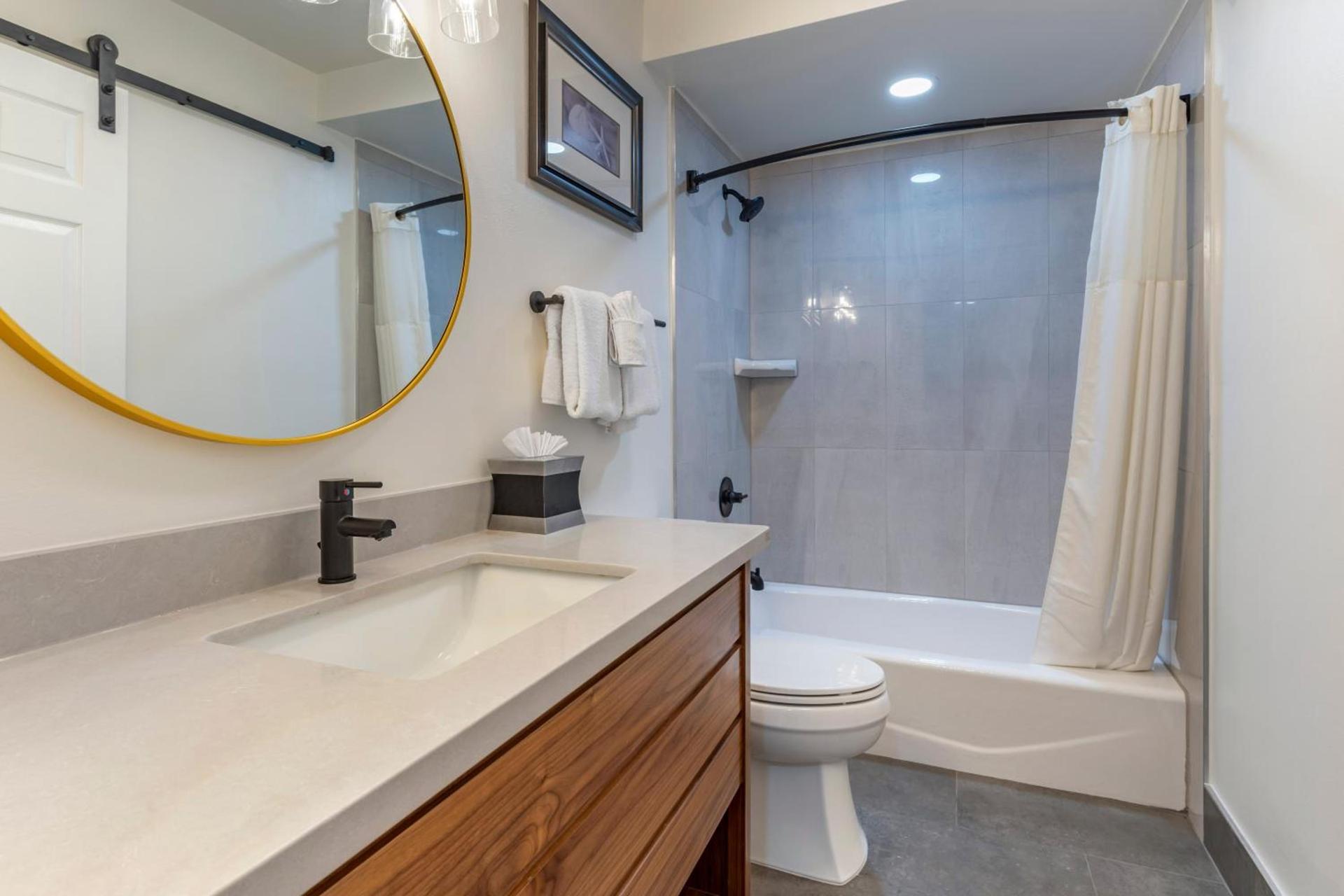 Best Western Carmel's Town House Lodge photo 43