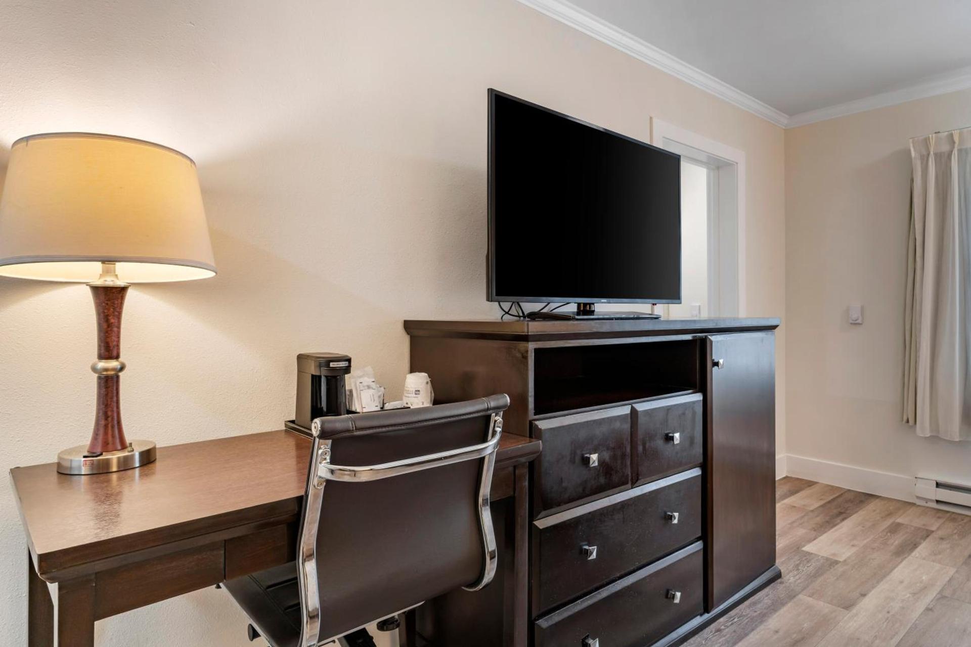 Best Western Carmel's Town House Lodge photo 49