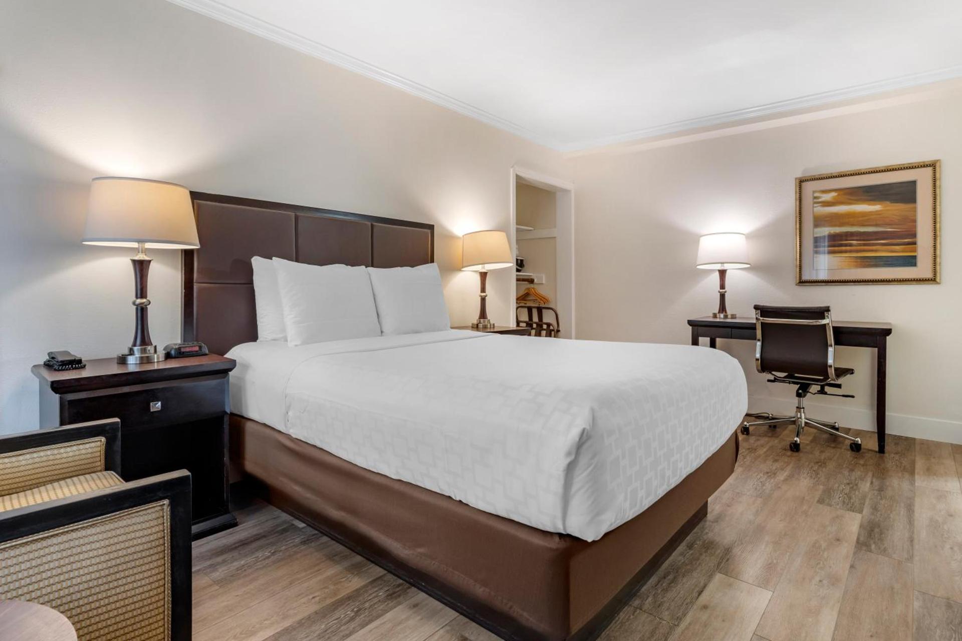 Best Western Carmel's Town House Lodge photo 53