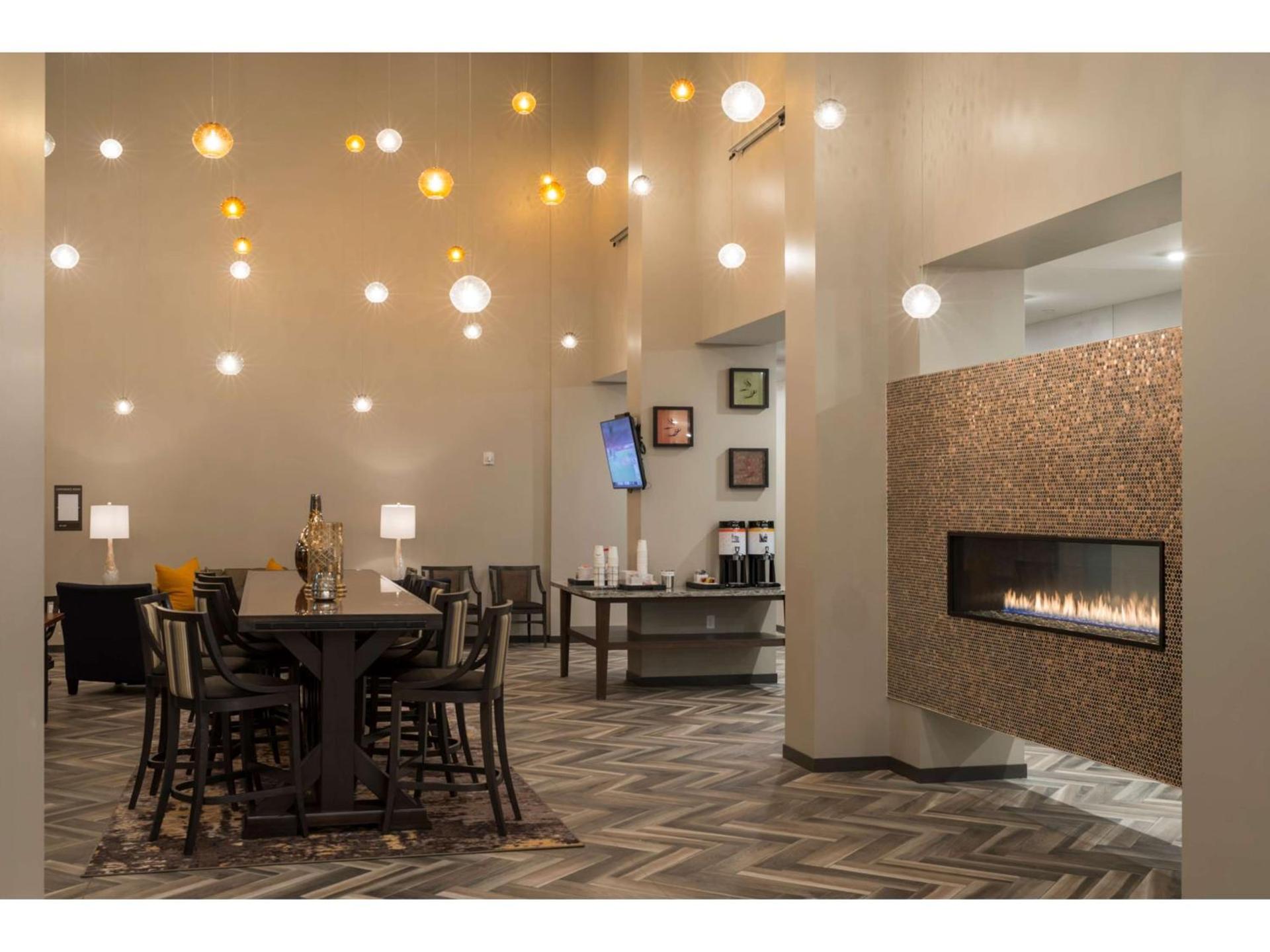 Hampton Inn and Suites Minneapolis University Area, MN photo 3