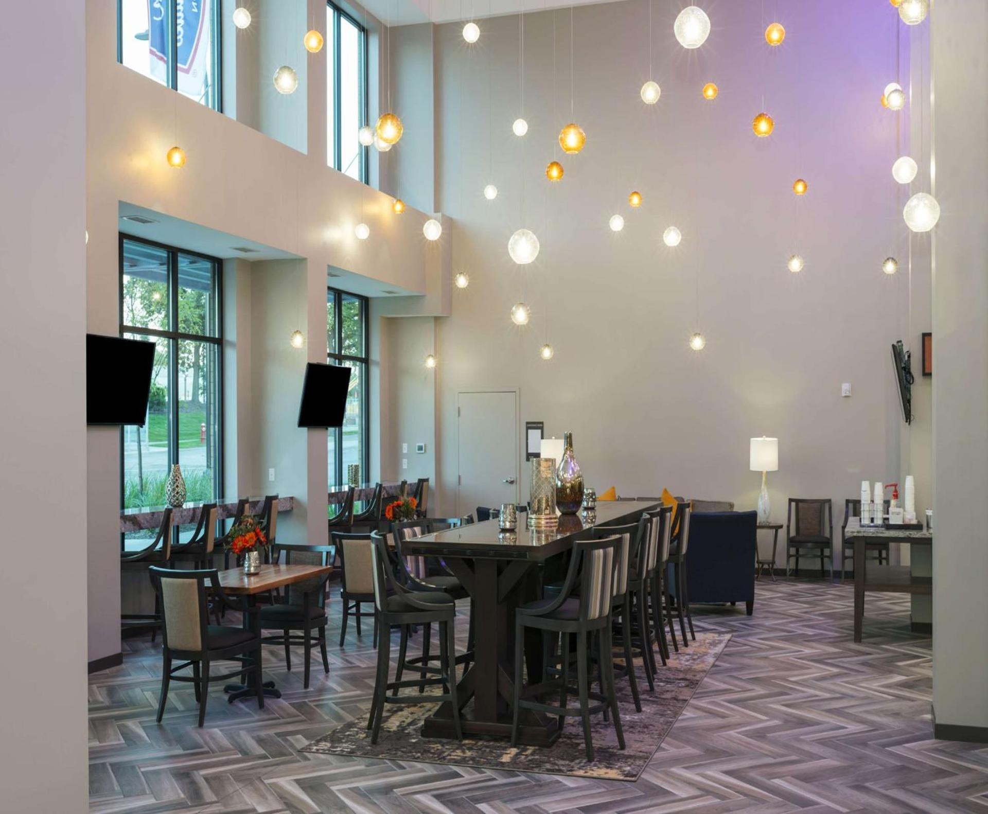 Hampton Inn and Suites Minneapolis University Area, MN photo 5