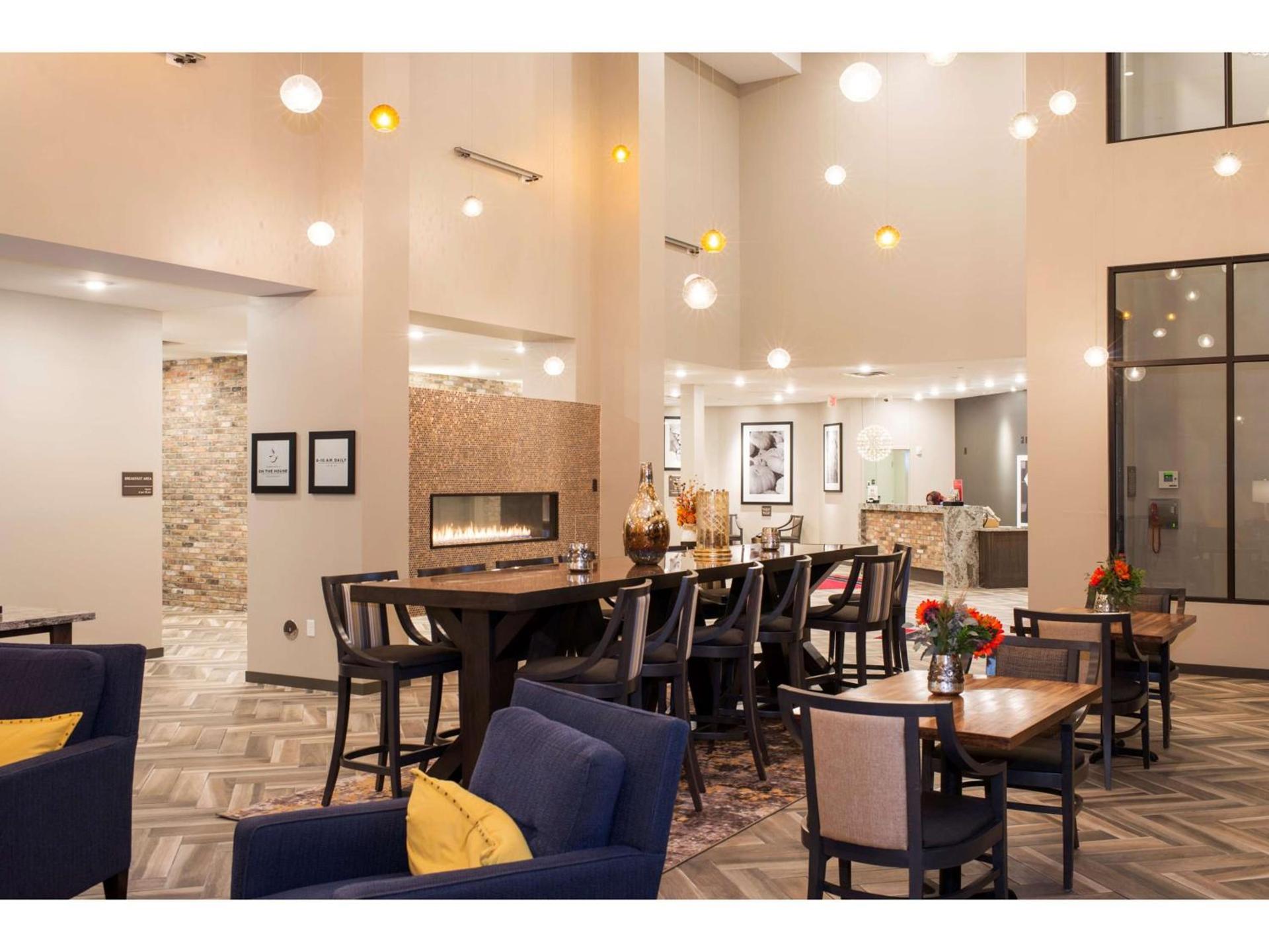 Hampton Inn and Suites Minneapolis University Area, MN photo 6
