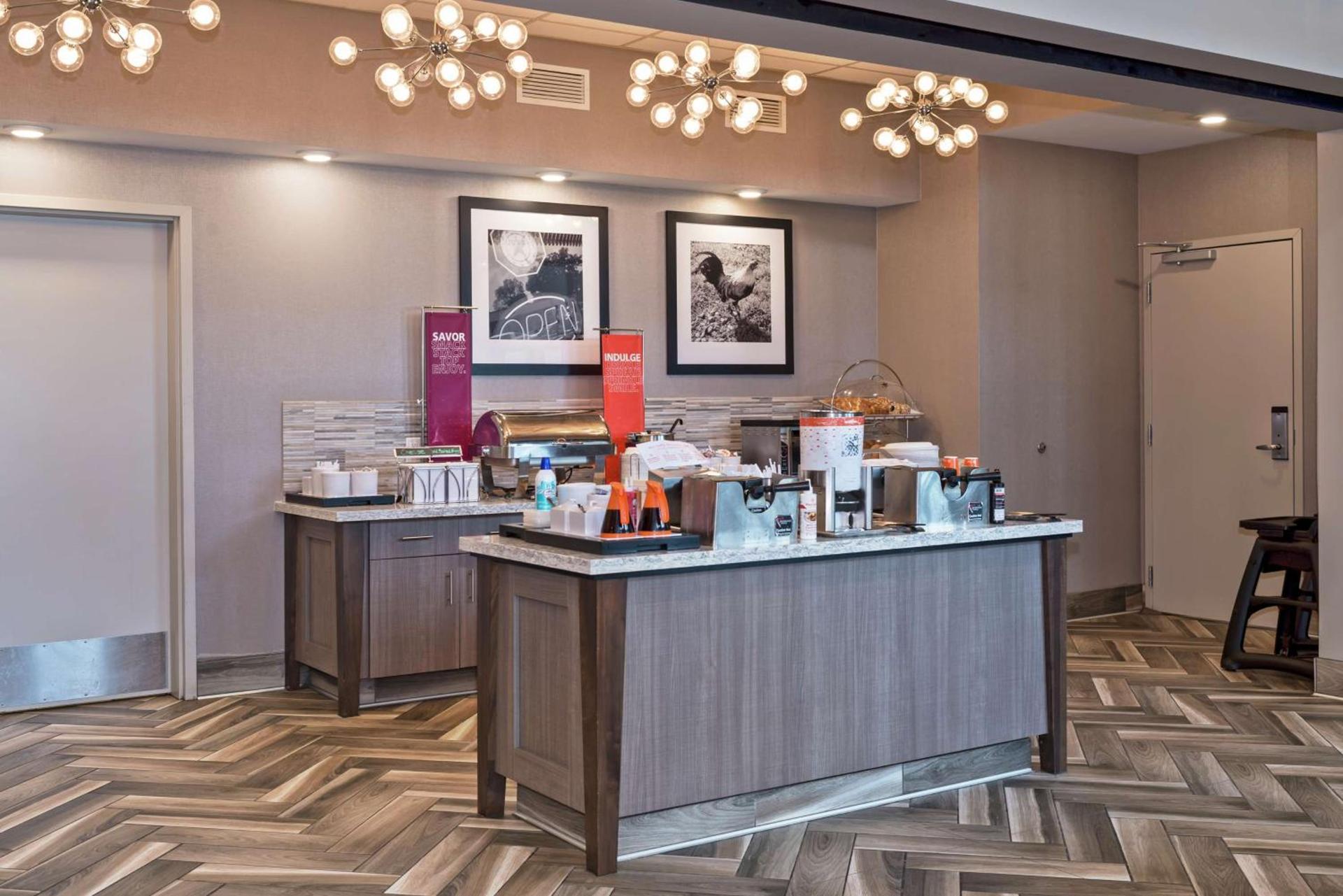 Hampton Inn and Suites Minneapolis University Area, MN photo 10