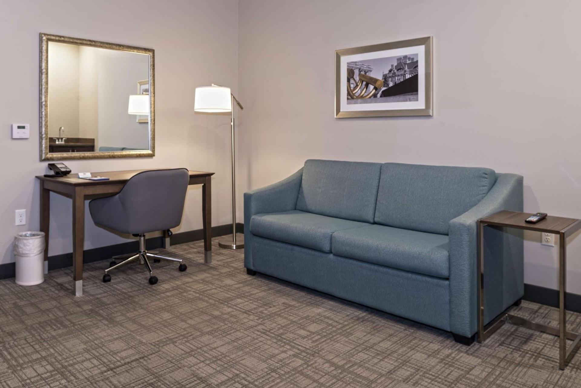 Hampton Inn and Suites Minneapolis University Area, MN photo 12