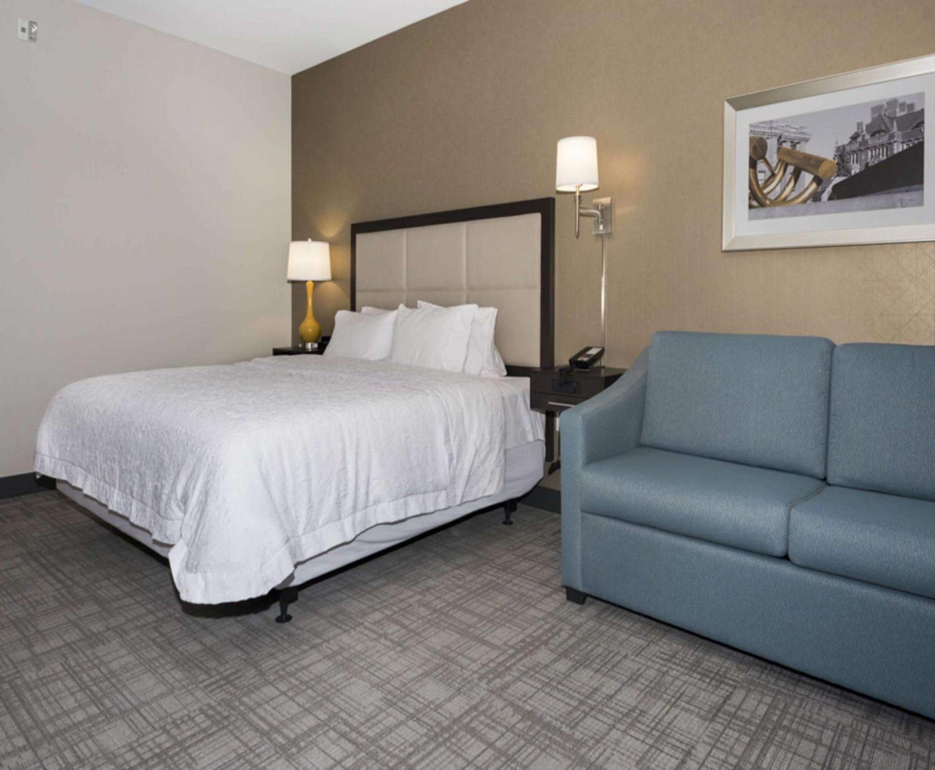 Hampton Inn and Suites Minneapolis University Area, MN photo 16