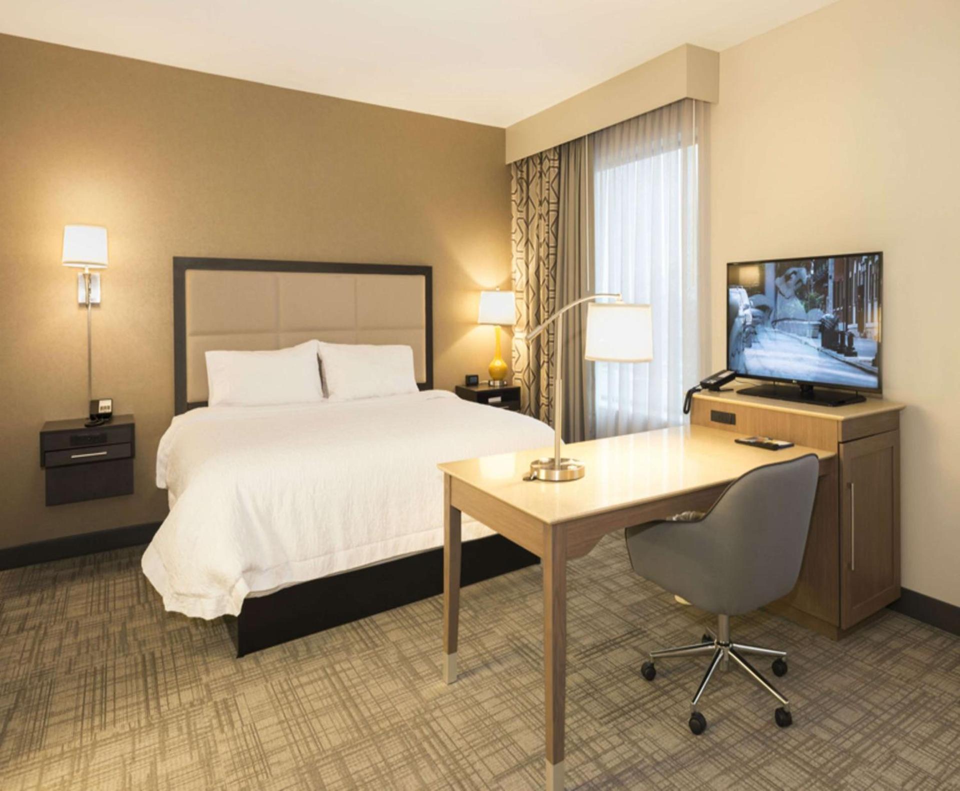 Hampton Inn and Suites Minneapolis University Area, MN photo 18