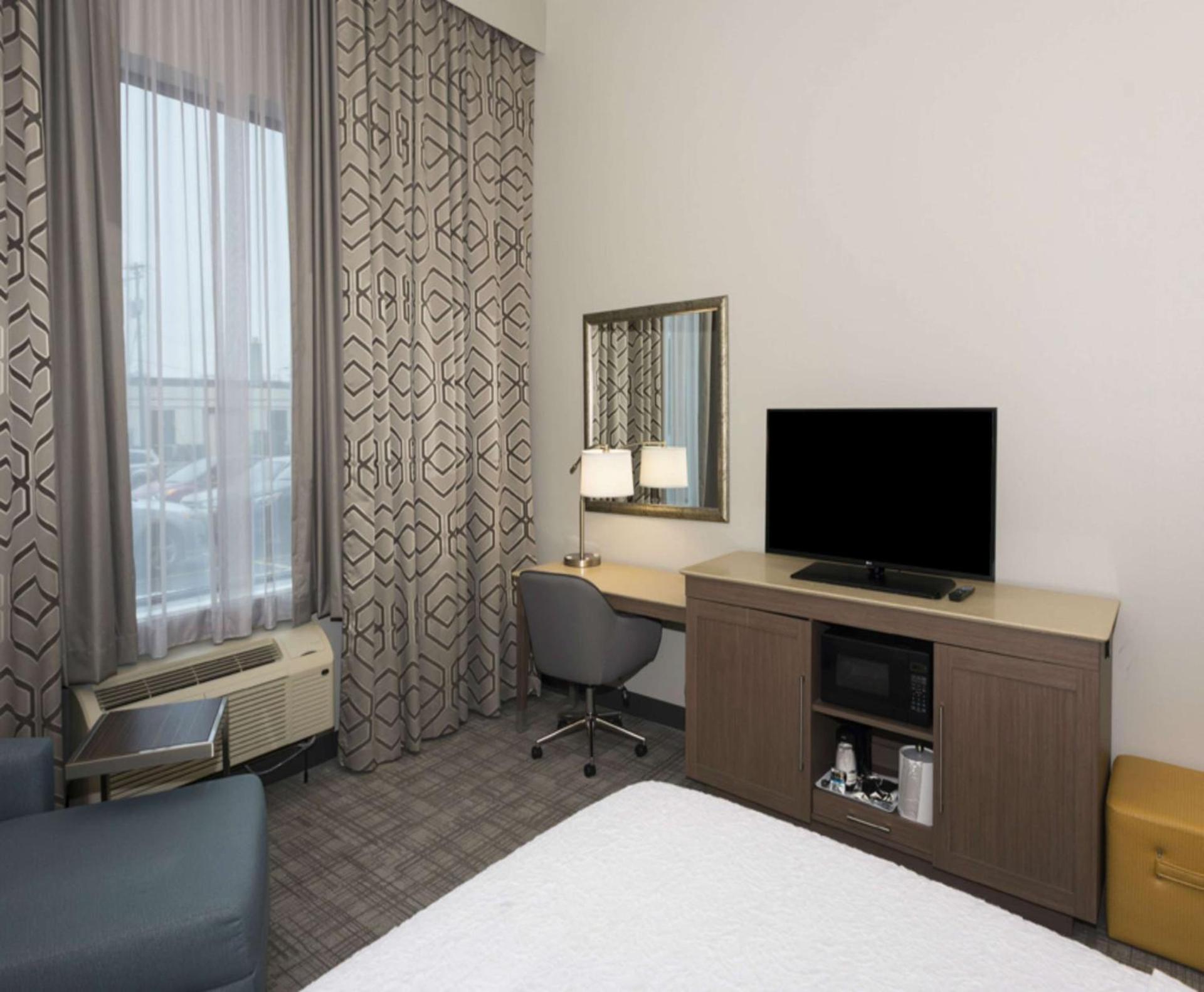 Hampton Inn and Suites Minneapolis University Area, MN photo 17