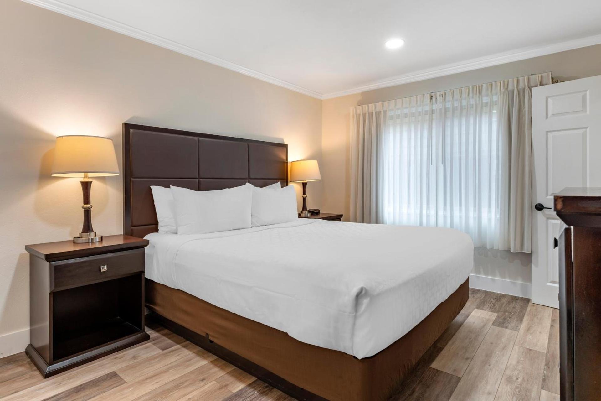 Best Western Carmel's Town House Lodge photo 59