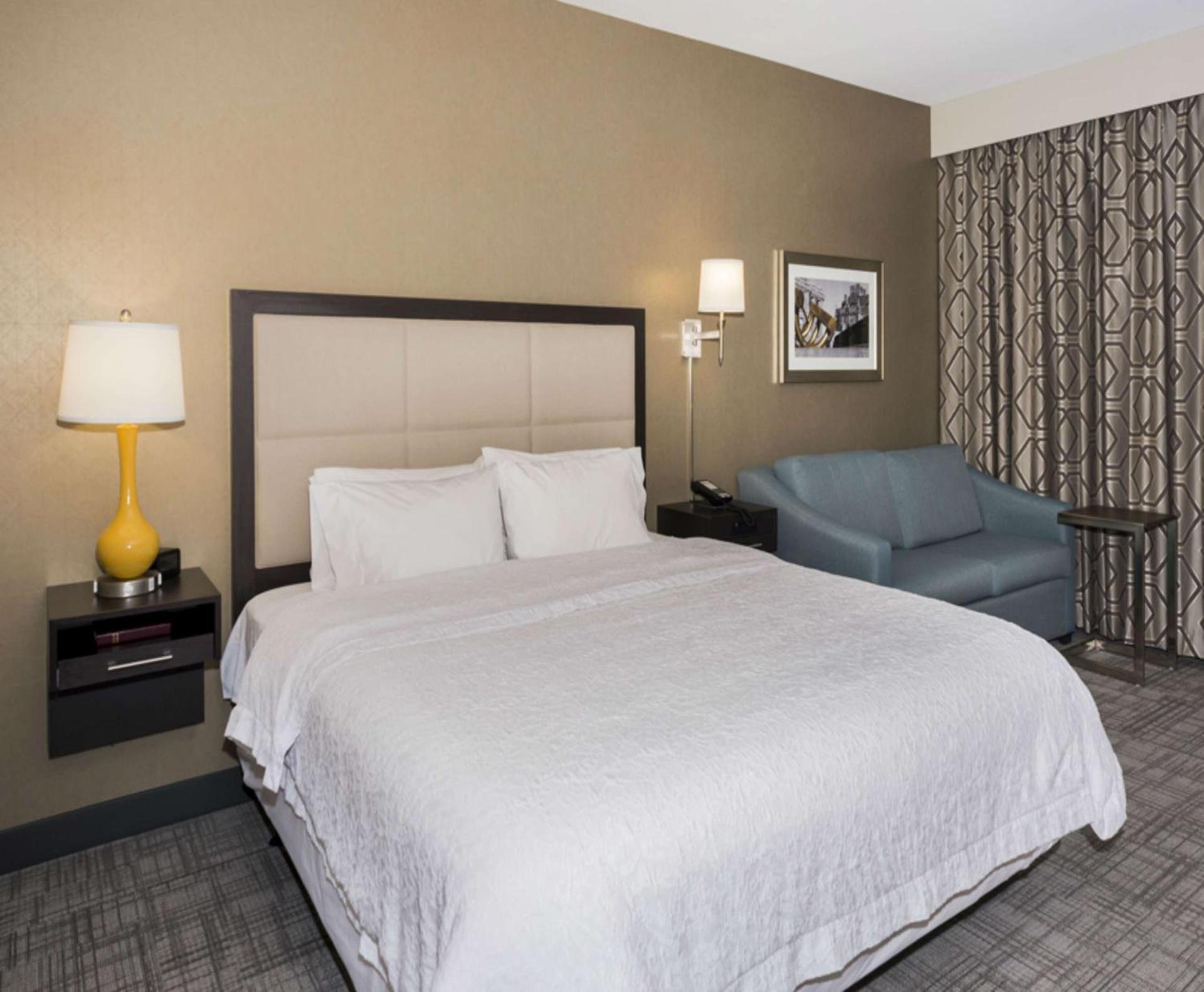 Hampton Inn and Suites Minneapolis University Area, MN photo 20