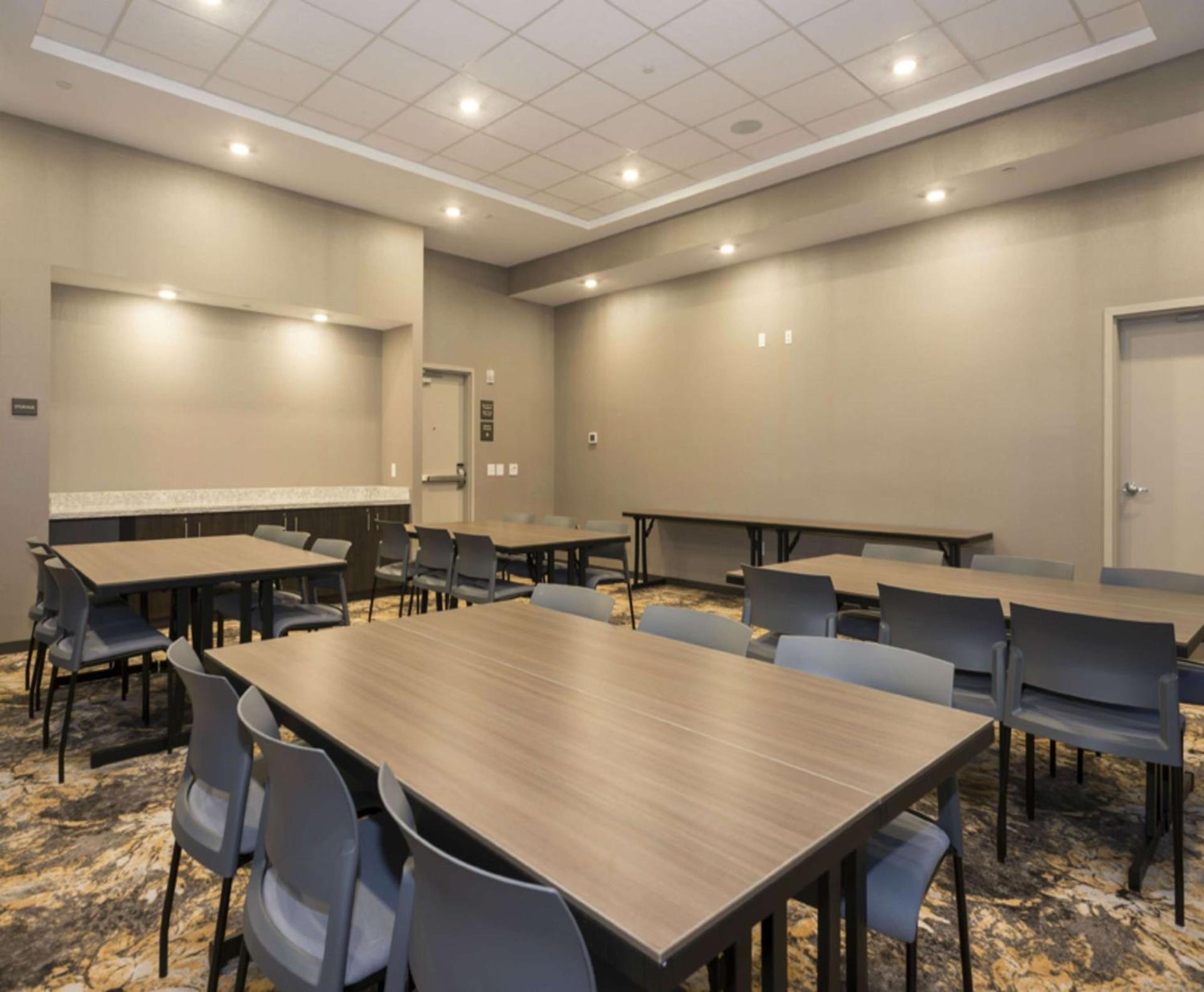 Hampton Inn and Suites Minneapolis University Area, MN photo 23