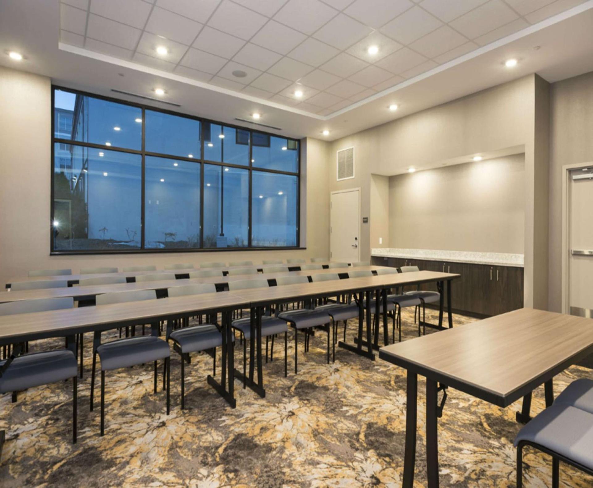 Hampton Inn and Suites Minneapolis University Area, MN photo 24