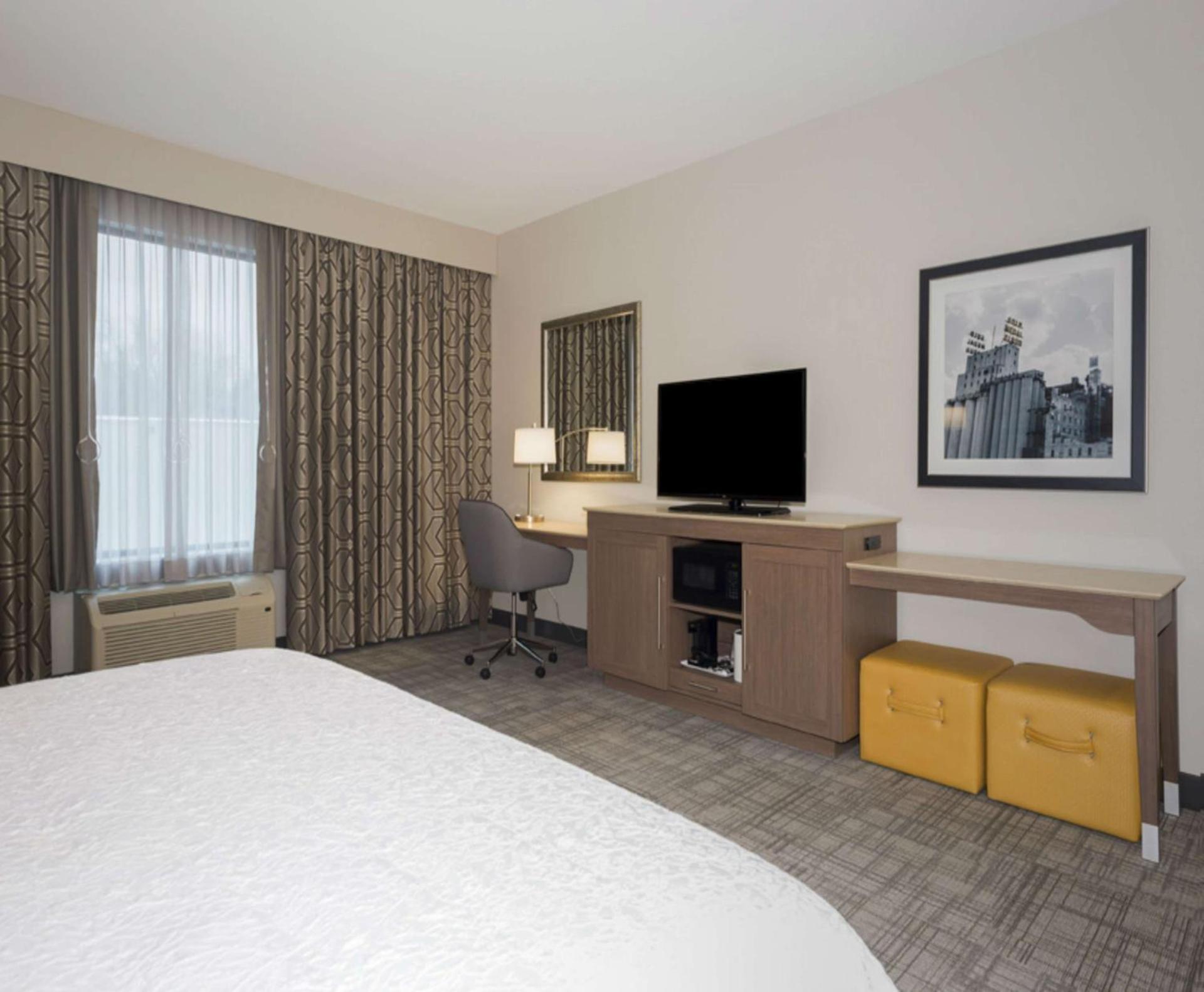 Hampton Inn and Suites Minneapolis University Area, MN photo 22