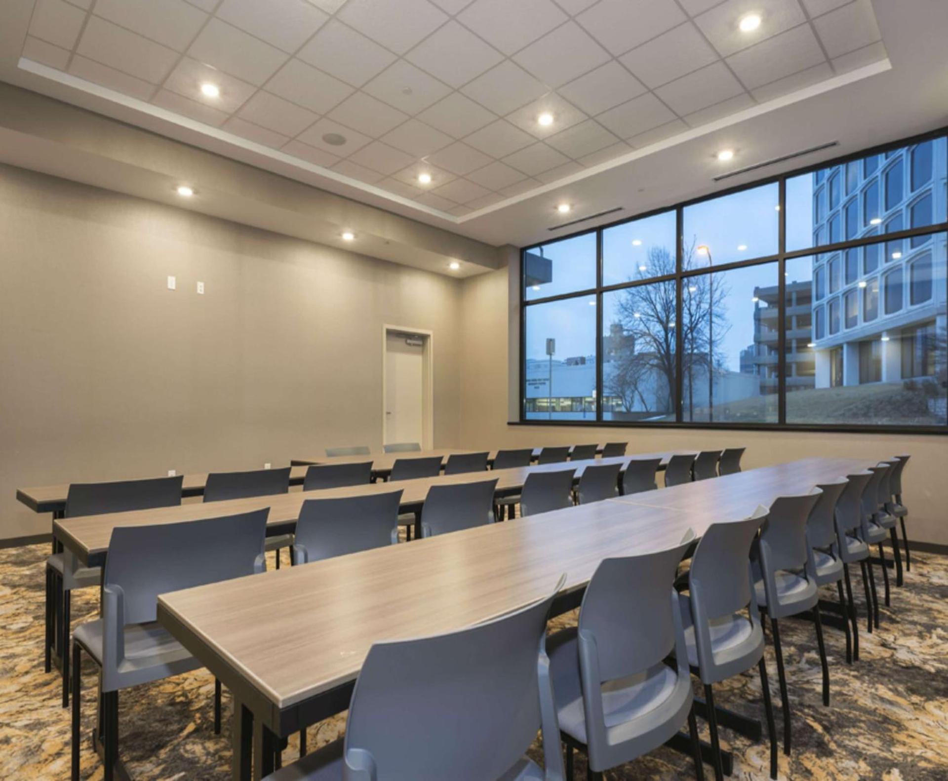 Hampton Inn and Suites Minneapolis University Area, MN photo 27