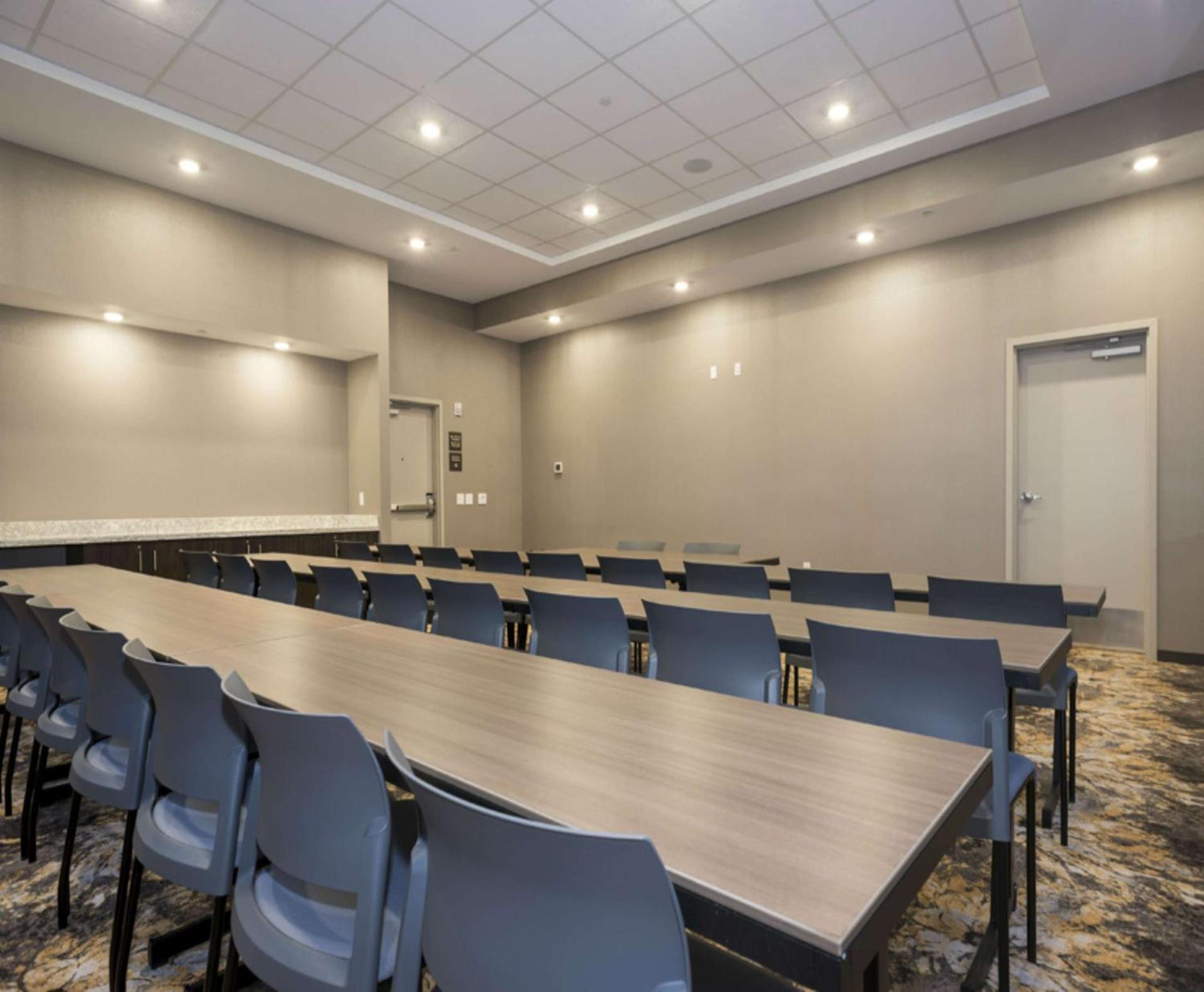 Hampton Inn and Suites Minneapolis University Area, MN photo 26