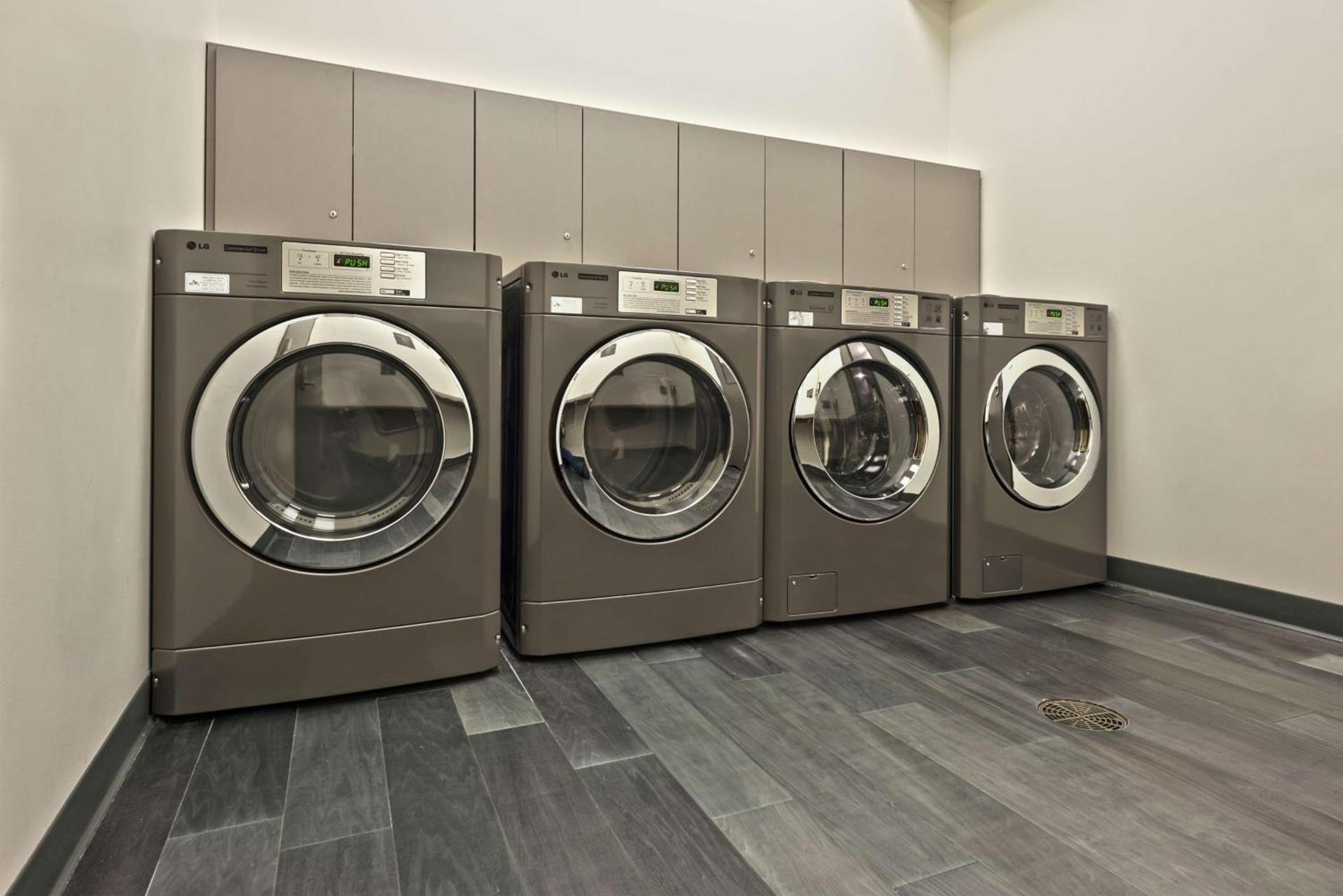 Hampton Inn and Suites Minneapolis University Area, MN photo 28