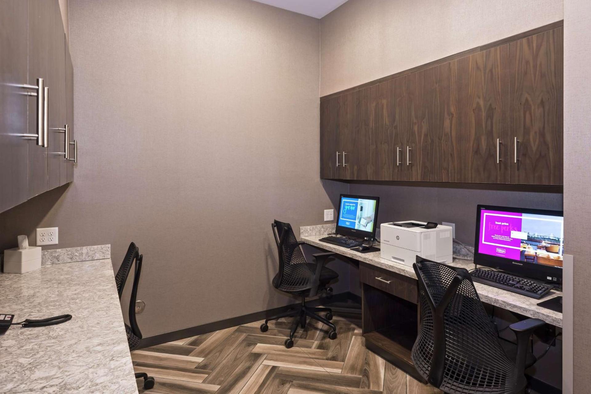 Hampton Inn and Suites Minneapolis University Area, MN photo 29