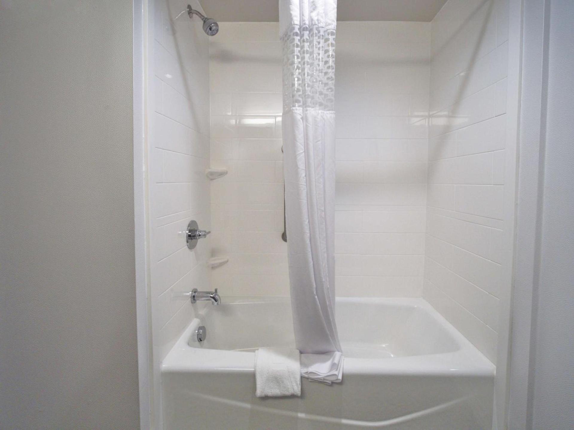 Hampton Inn & Suites-Moore photo 28
