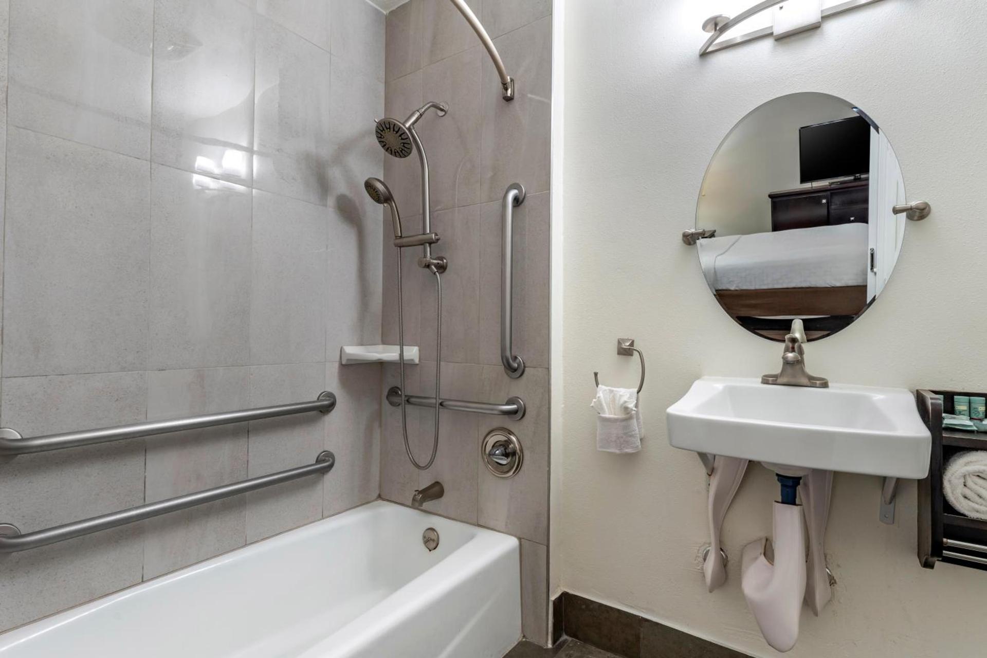 Best Western Carmel's Town House Lodge photo 67