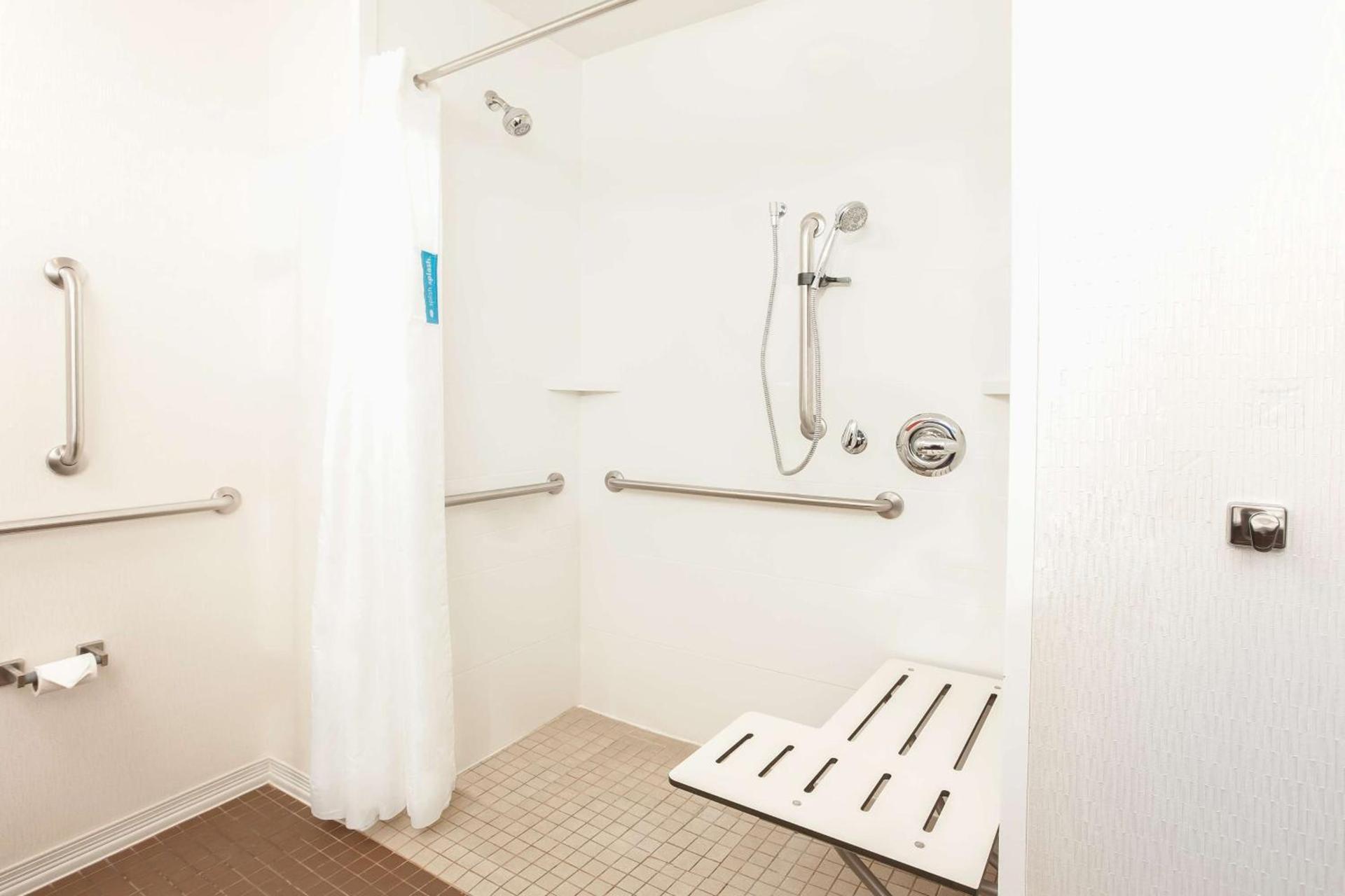 Hampton Inn & Suites Niles/Warren, OH photo 20